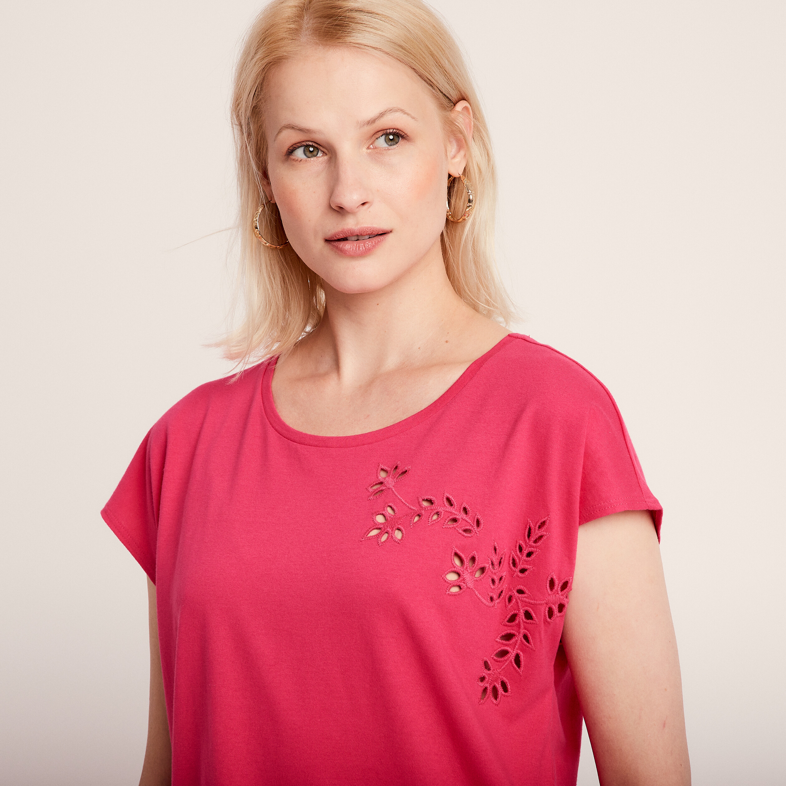 T-shirt manches courtes brodé rose framboise femme