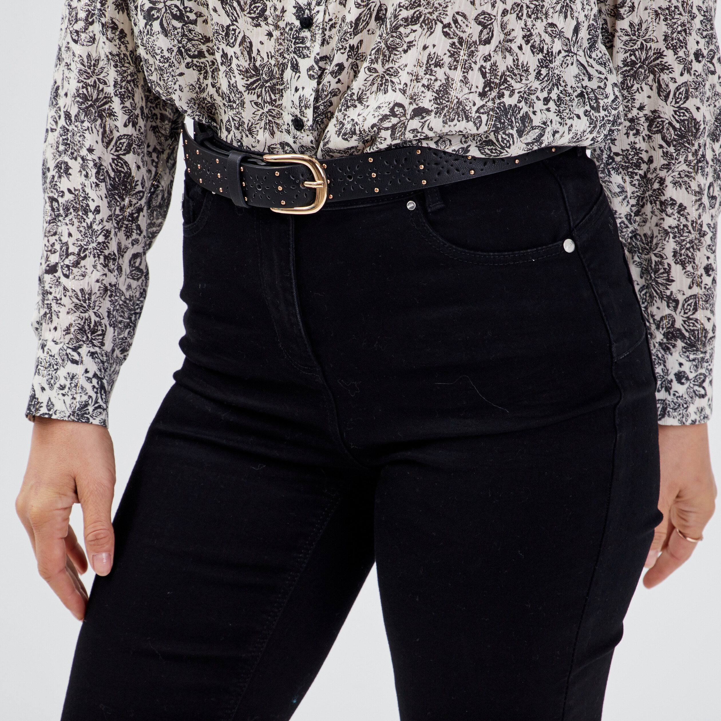 Ceinture ajourée à clous noir femme