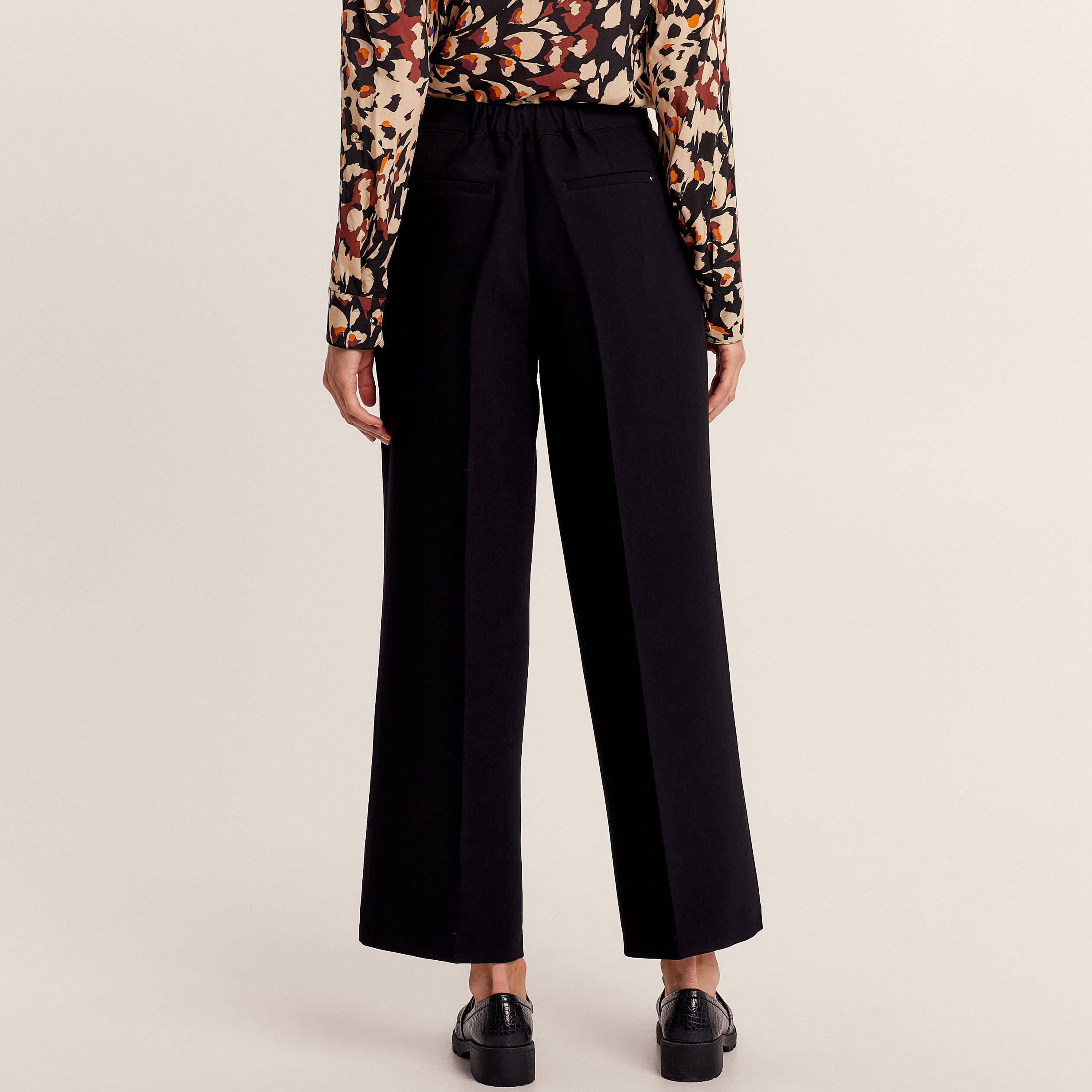 Pantalon large fluide à pinces noir femme