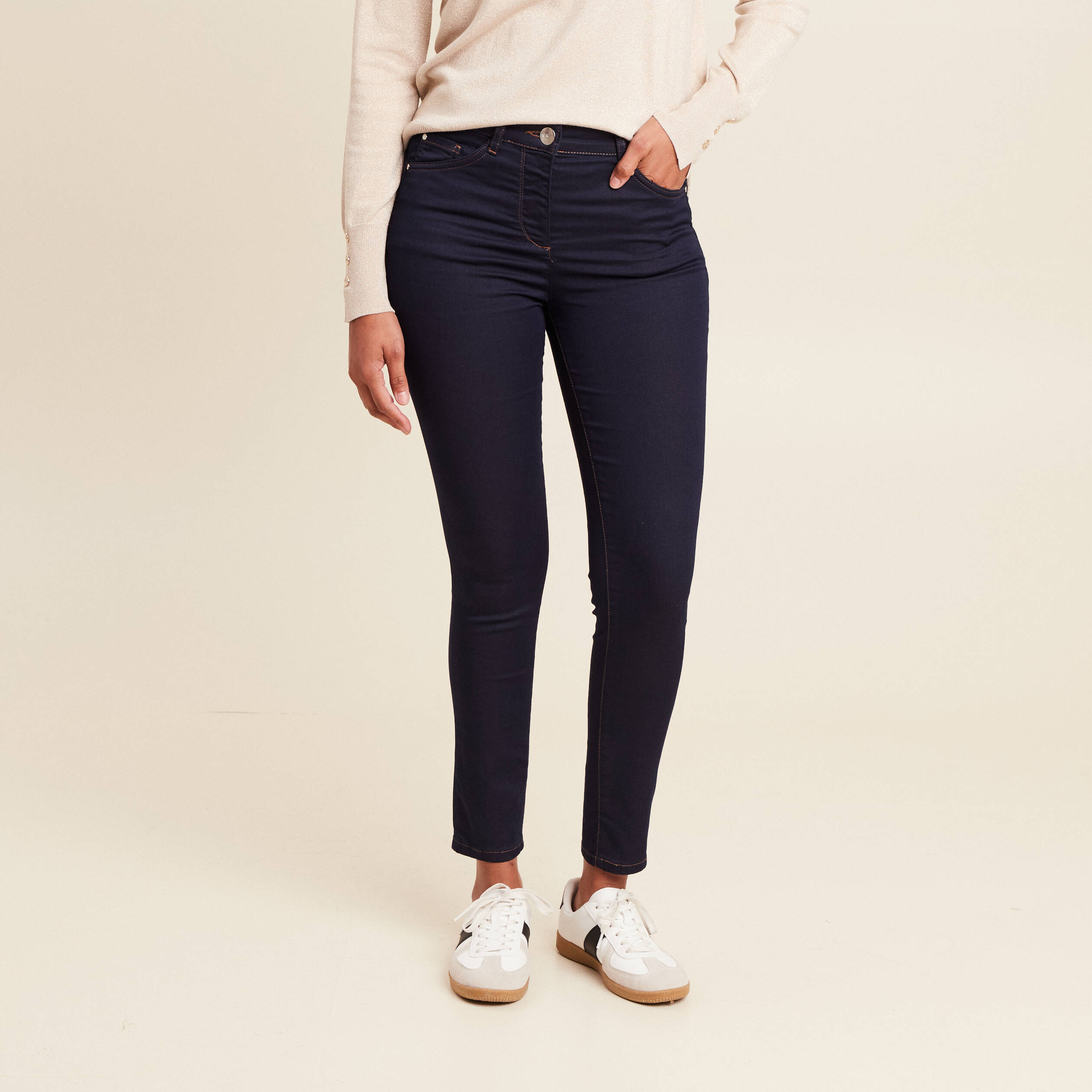 Jean magique Le L&eacute;ger coupe ajust&eacute;e denim brut femme