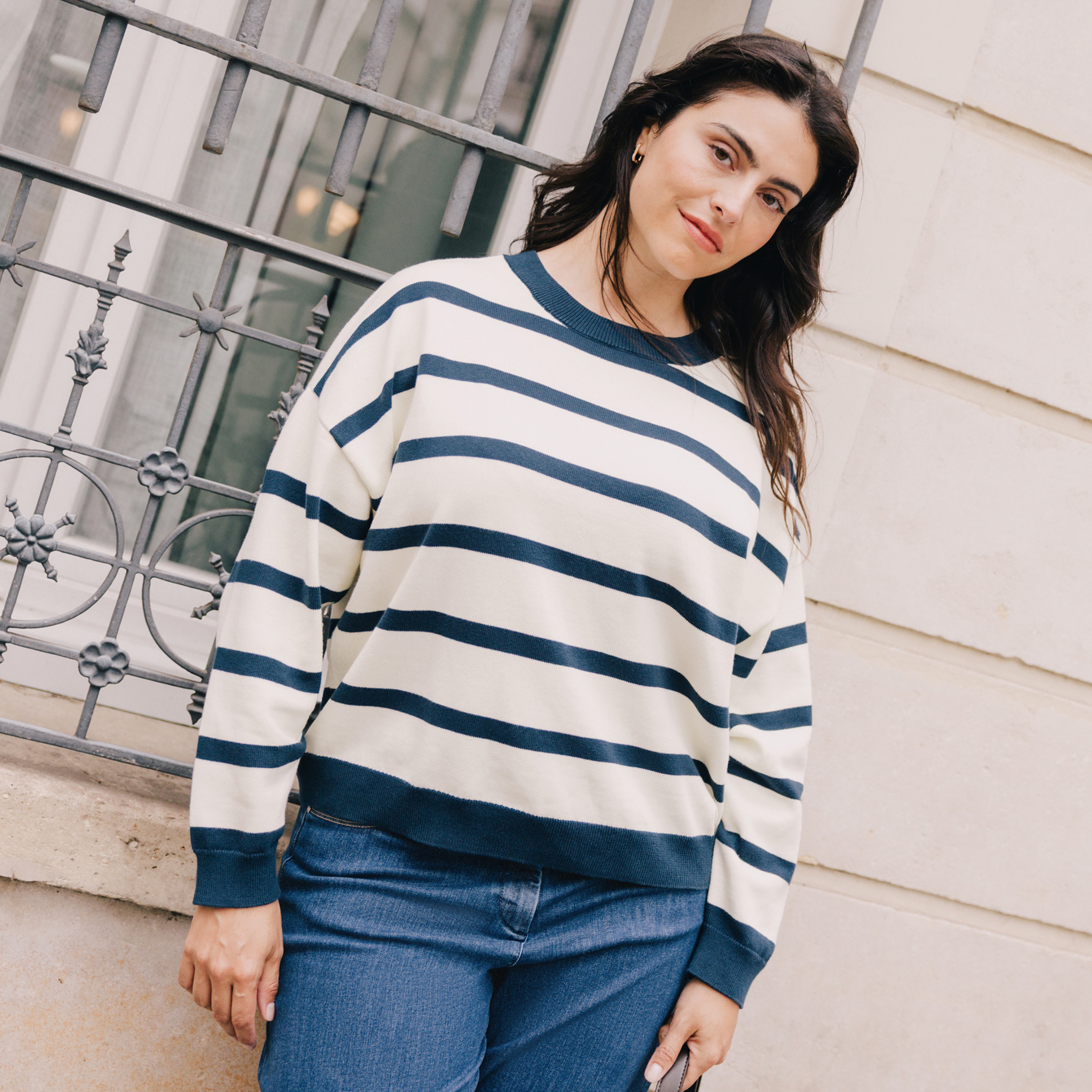 Pull avec d&eacute;tails de boutons bleu femme