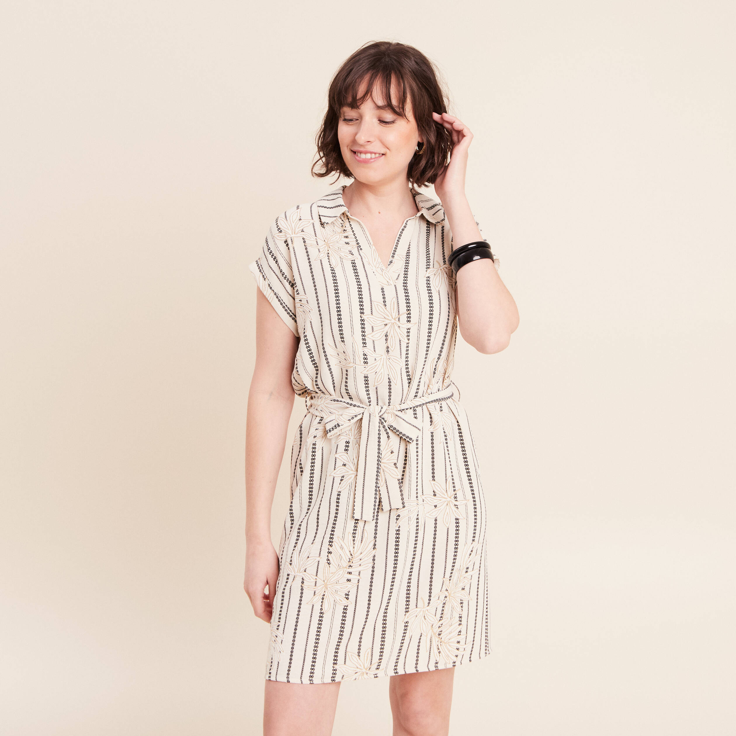 Robe droite courte manches tr&egrave;s courtes noir femme
