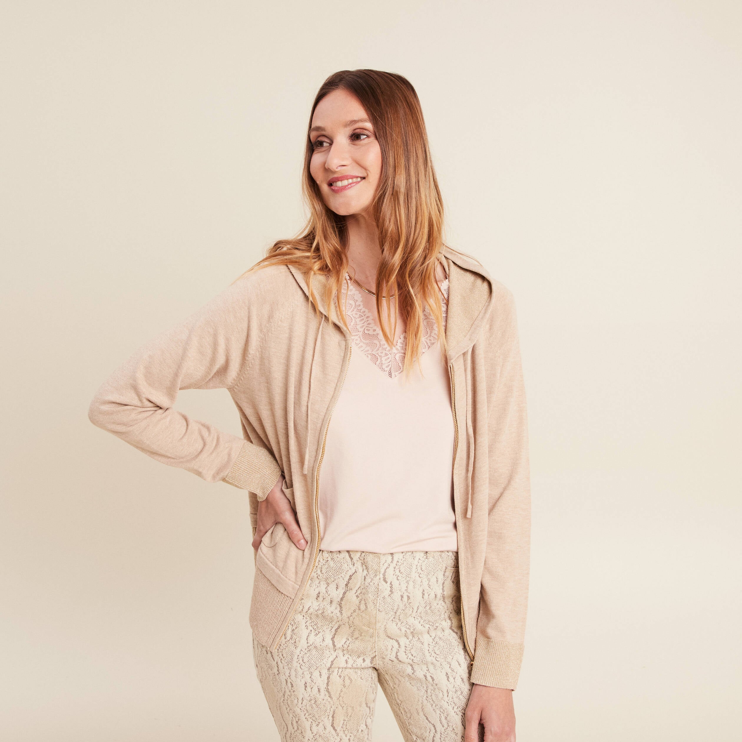 Gilet droit mi-long &agrave; capuche creme femme