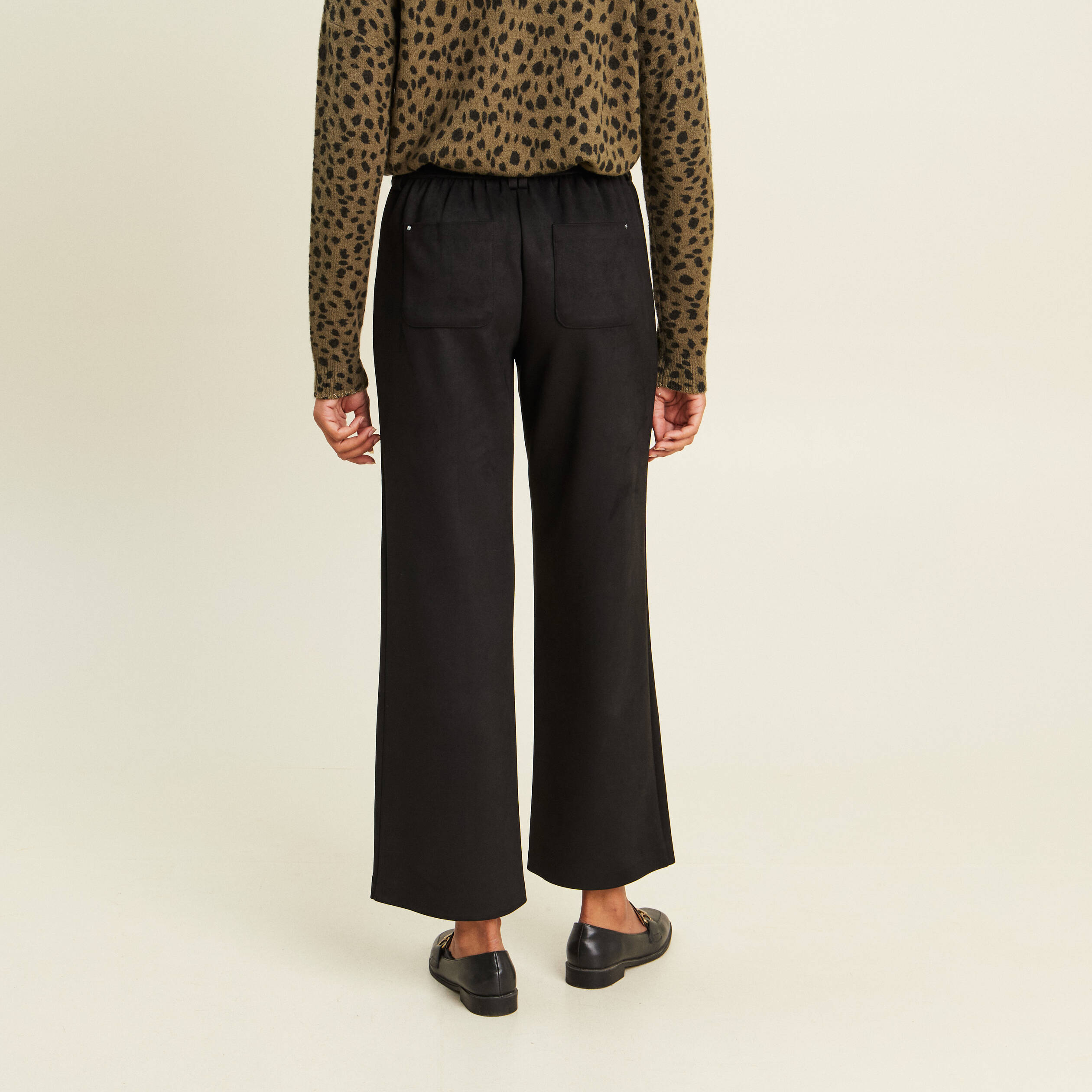 Pantalon aspect daim noir femme