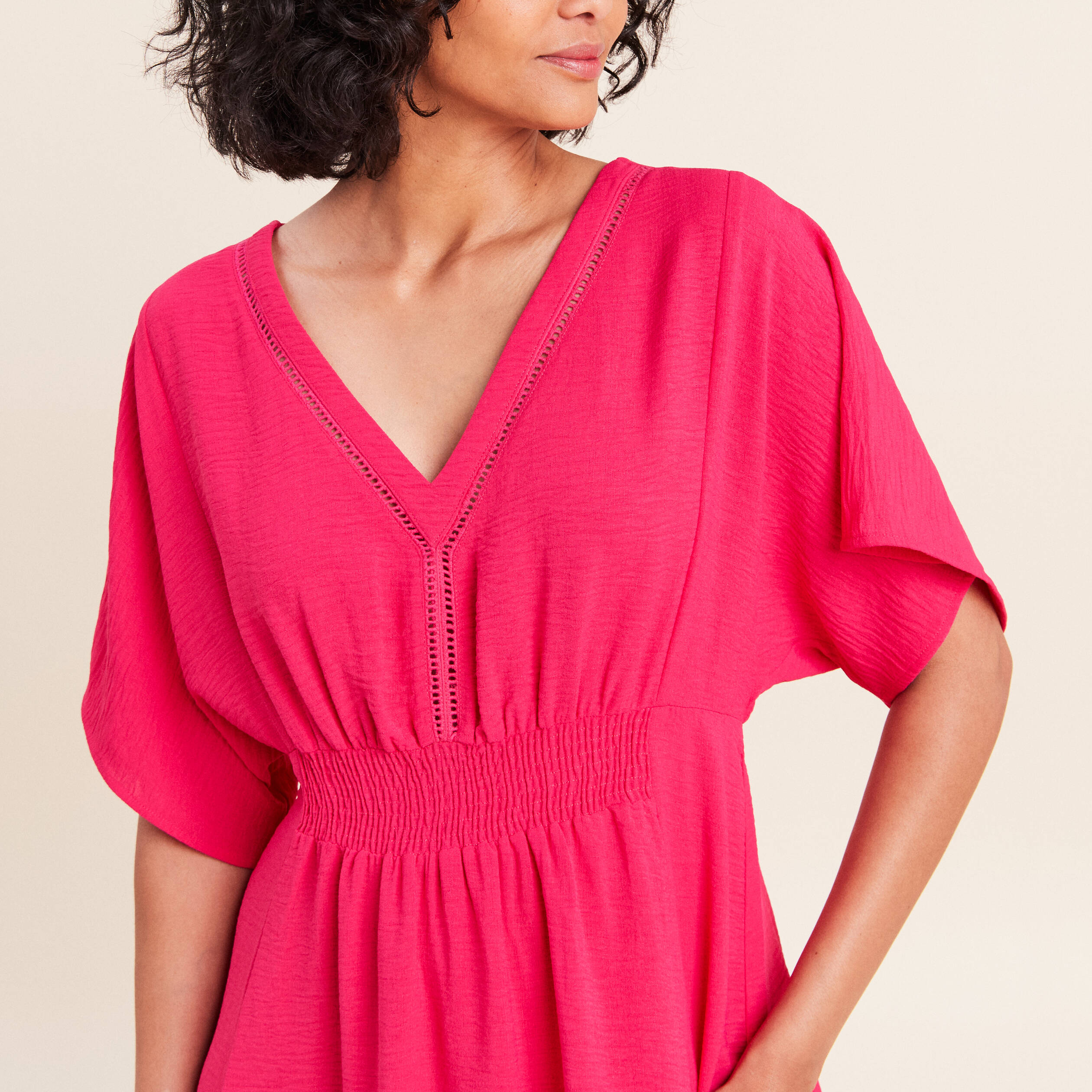 Robe longue &eacute;vas&eacute;e col v manches coudes rose fushia femme