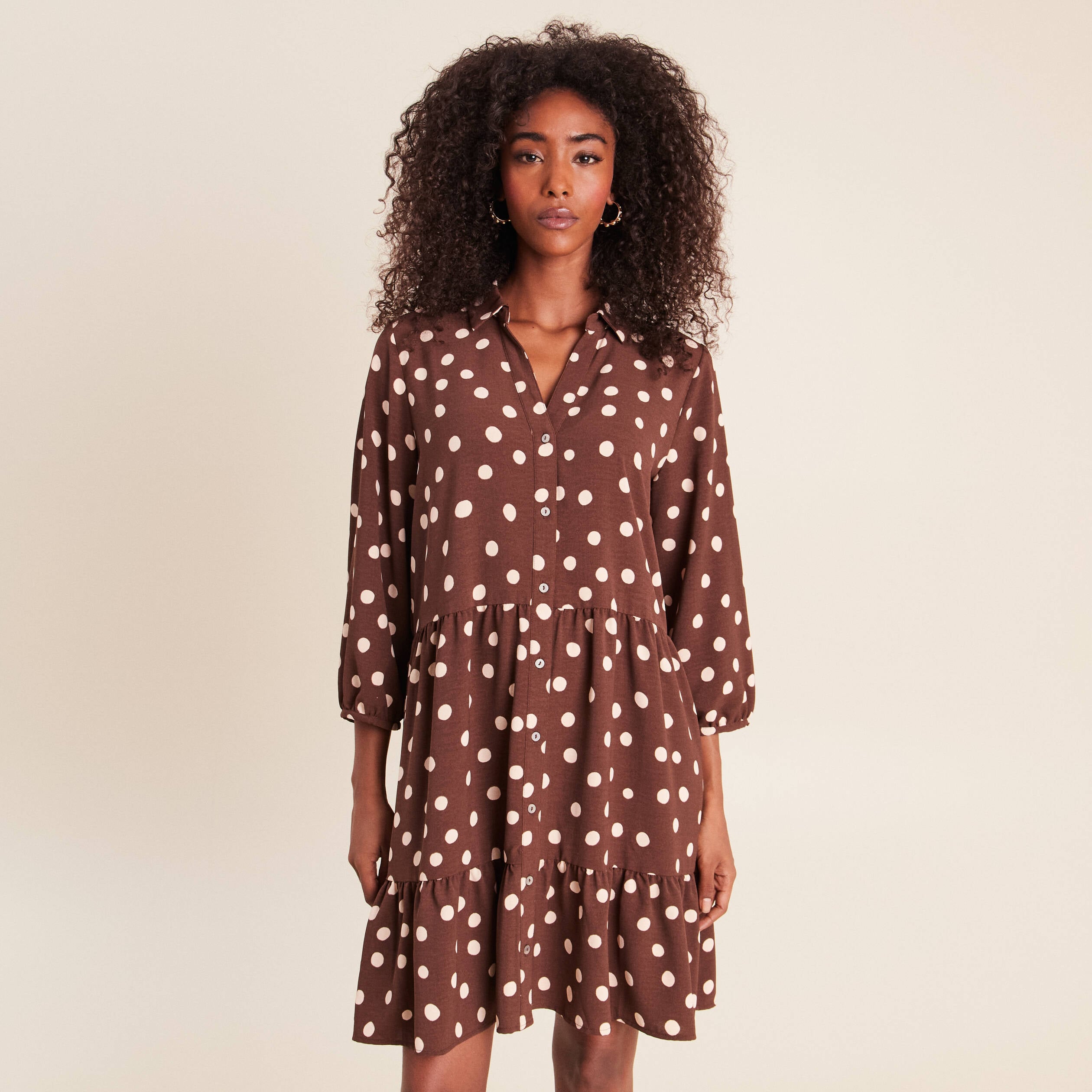 Robe courte &eacute;vas&eacute;e col chemise marron femme