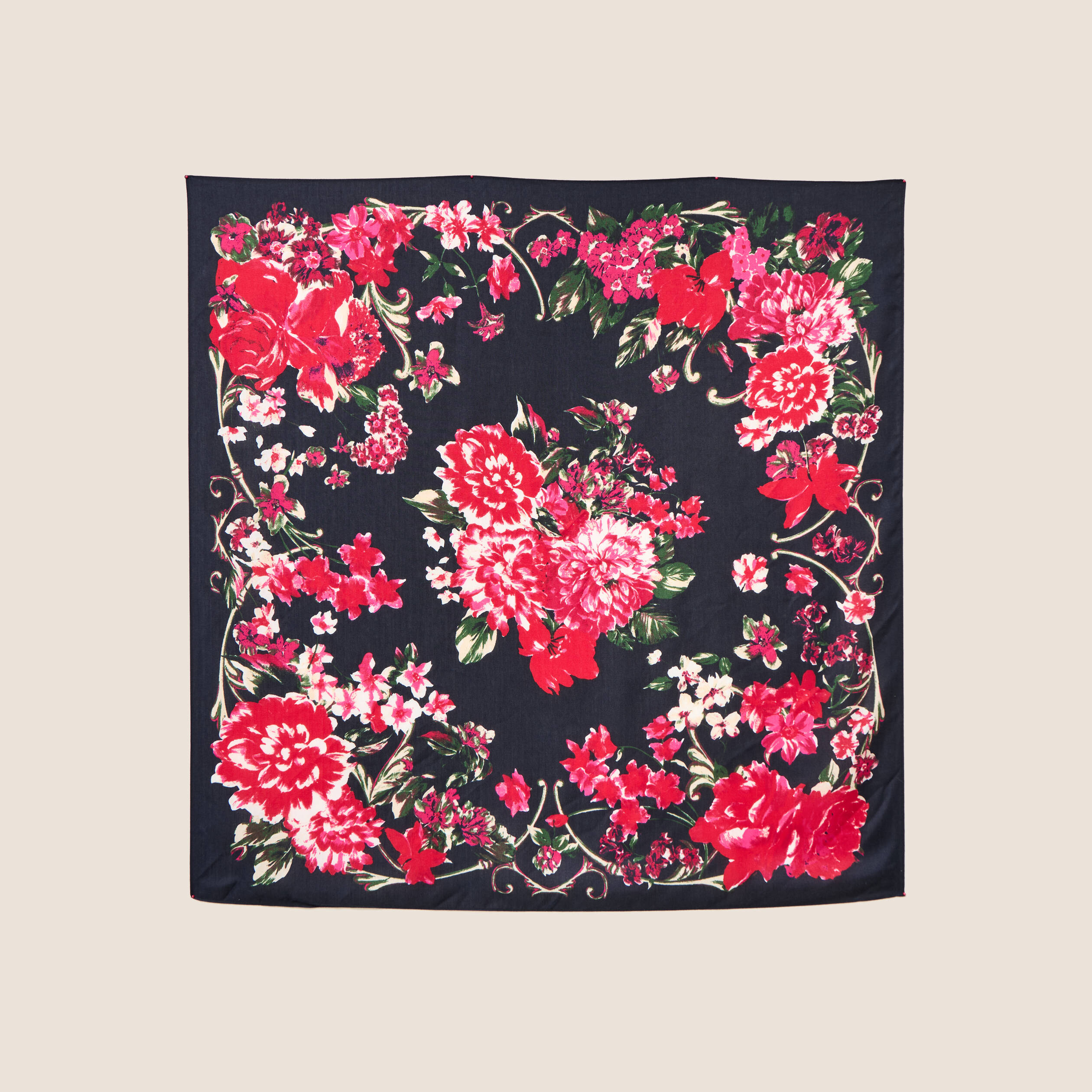 Foulard satin&eacute; bleu fonc&eacute; femme