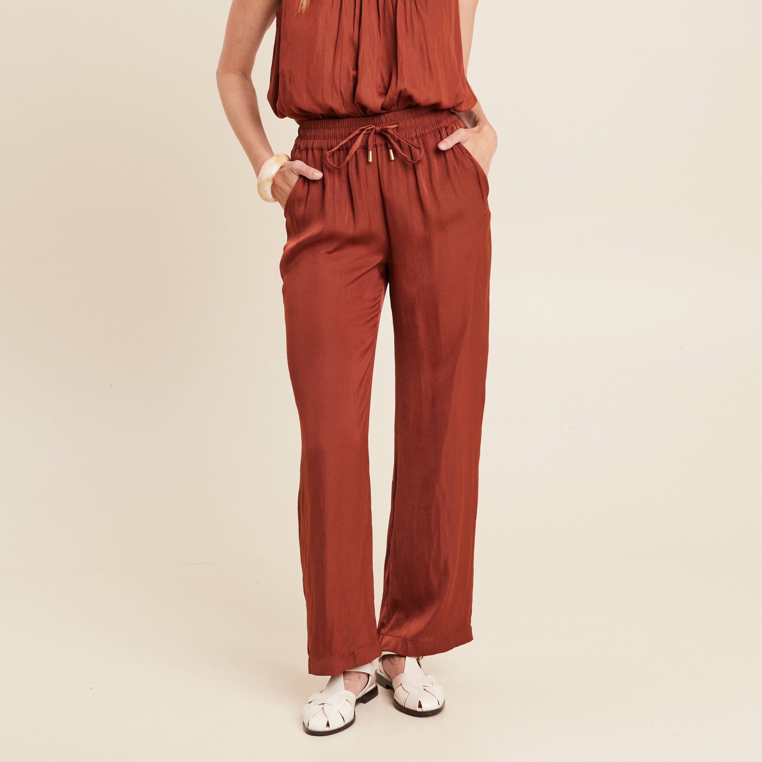 Pantalon coupe large taille haute marron fonc&eacute; femme