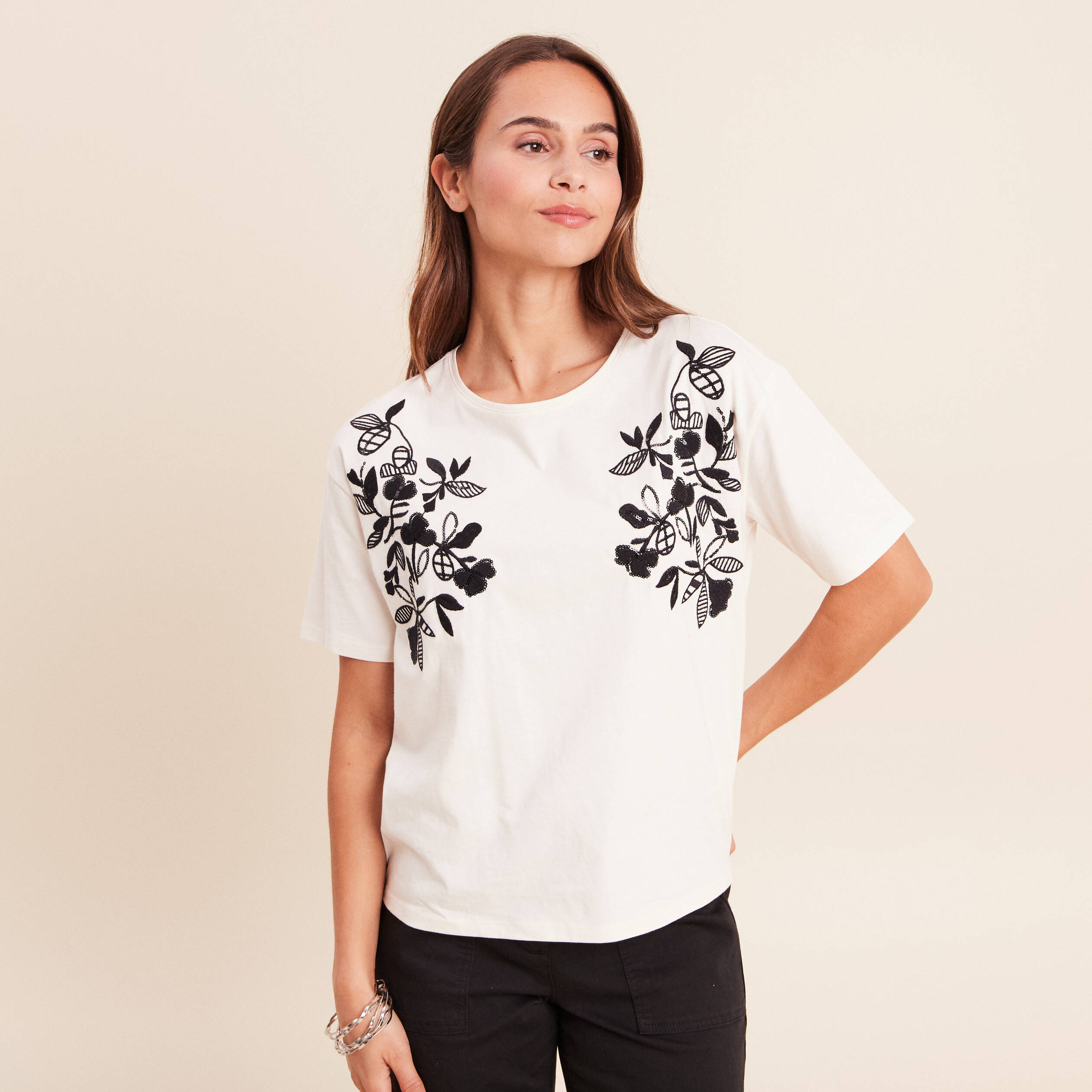 T-shirt ample col rond brod&eacute; ecru femme