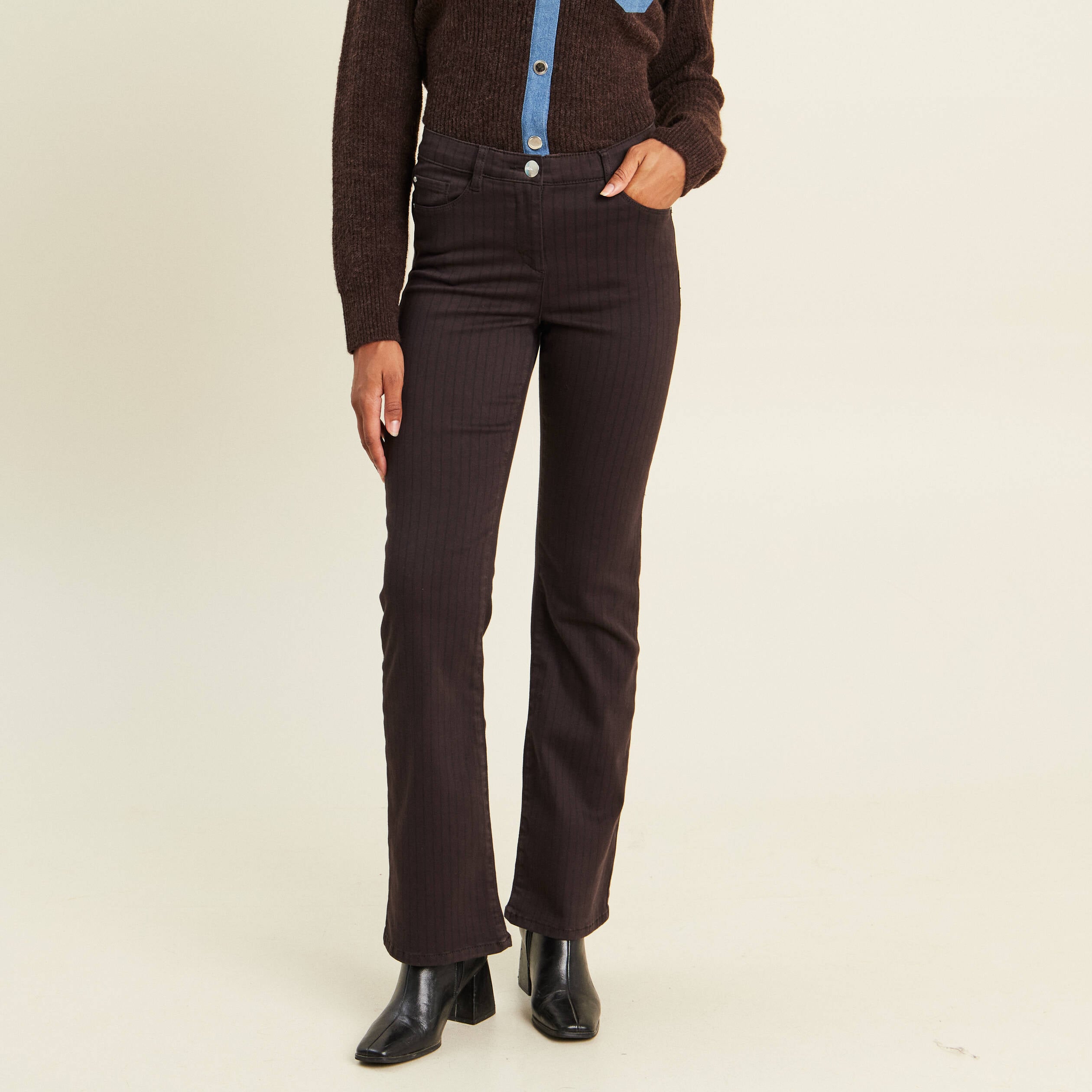 Pantalon magique L'Unique coupe bootcut marron fonc&eacute; femme