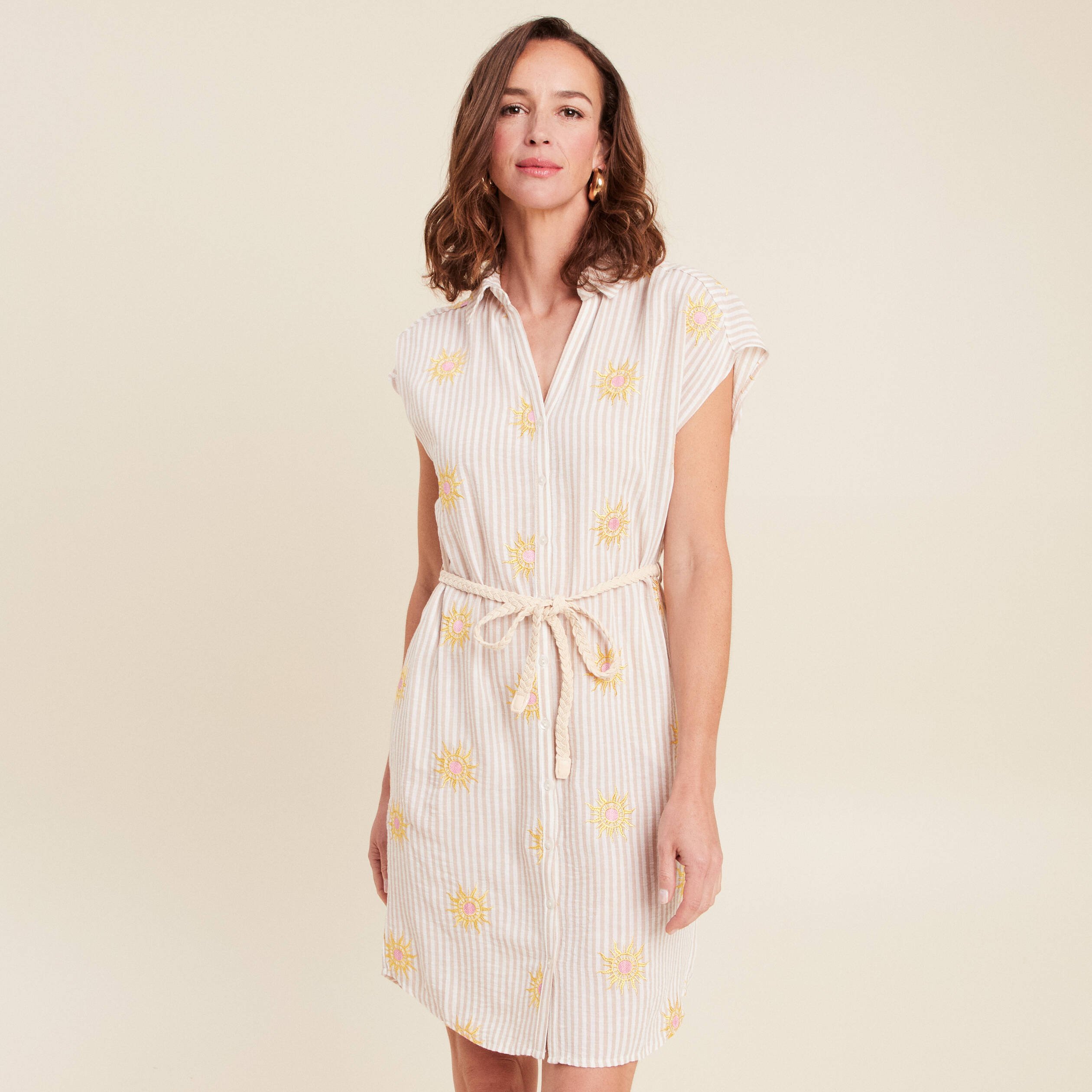 robe courte evasee col chemise ceinturee rose femme Robe courte évasée col chemise ceinturée rose femme