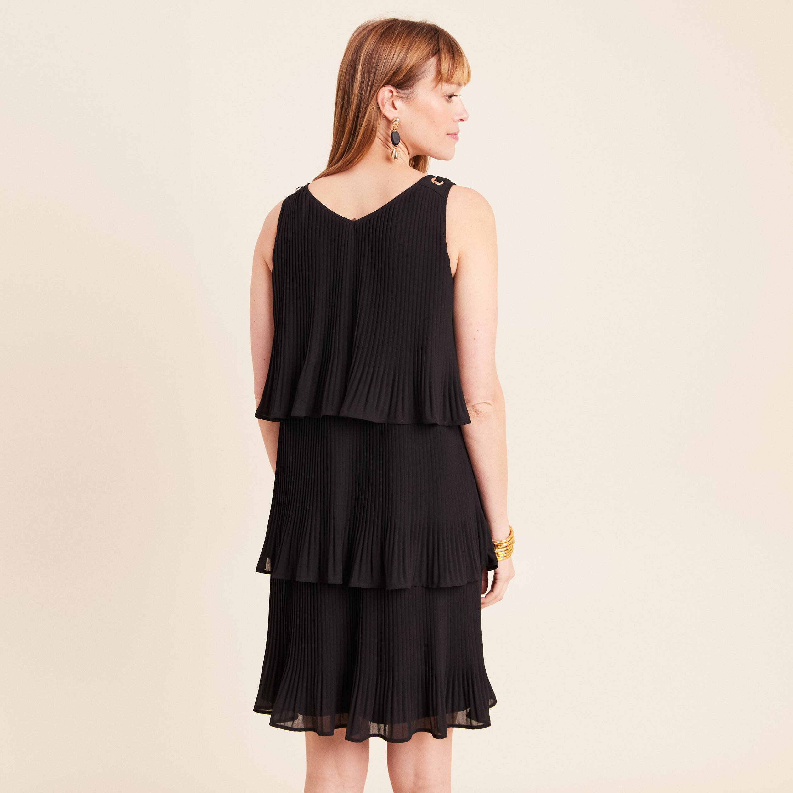 Robe pliss&eacute;e sans manches col v noir femme