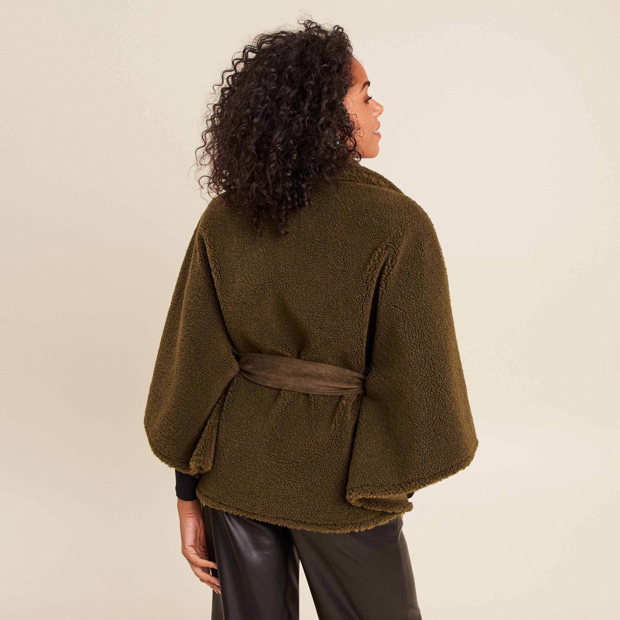 Poncho boutonn&eacute; ceintur&eacute; vert kaki femme