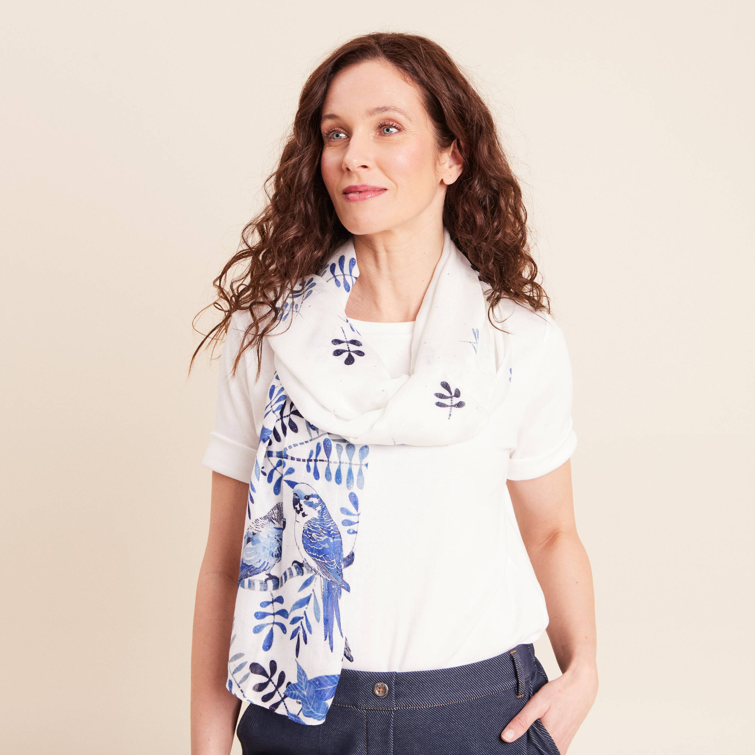 Foulard imprim&eacute; bleu fonc&eacute; femme