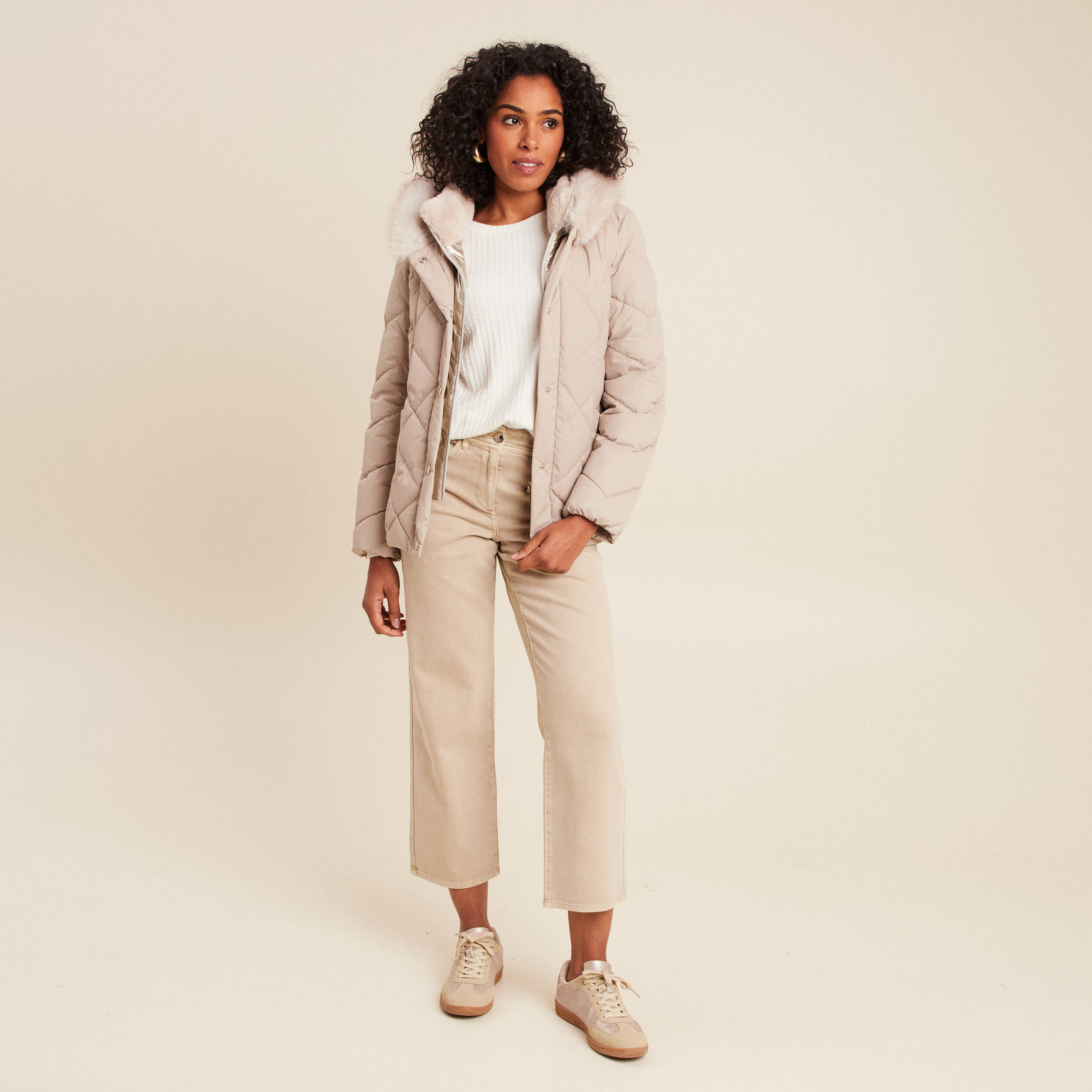 Doudoune ajust&eacute;e &agrave; capuche doubl&eacute;e beige femme