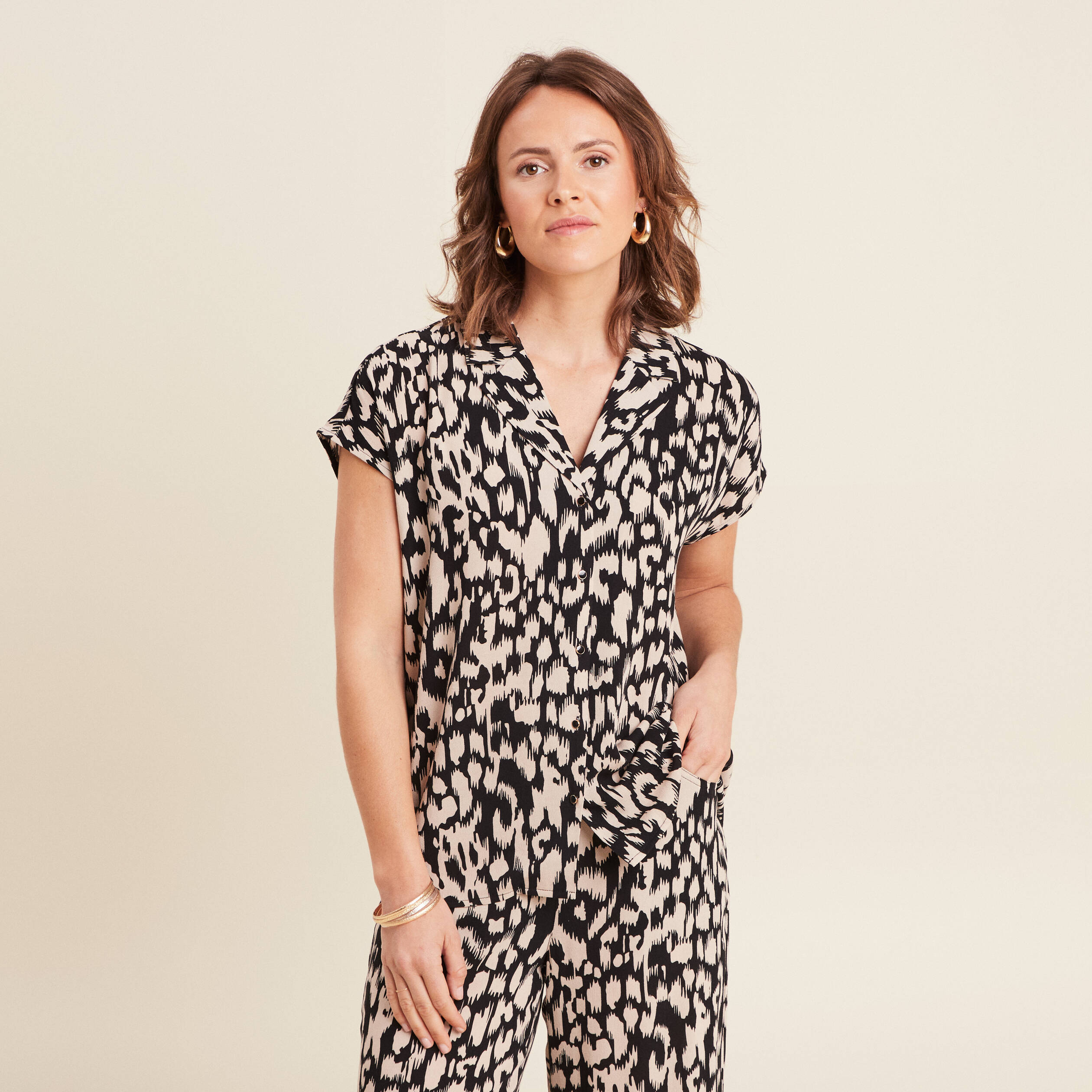 Chemise cr&ecirc;pe manches courtes noir femme