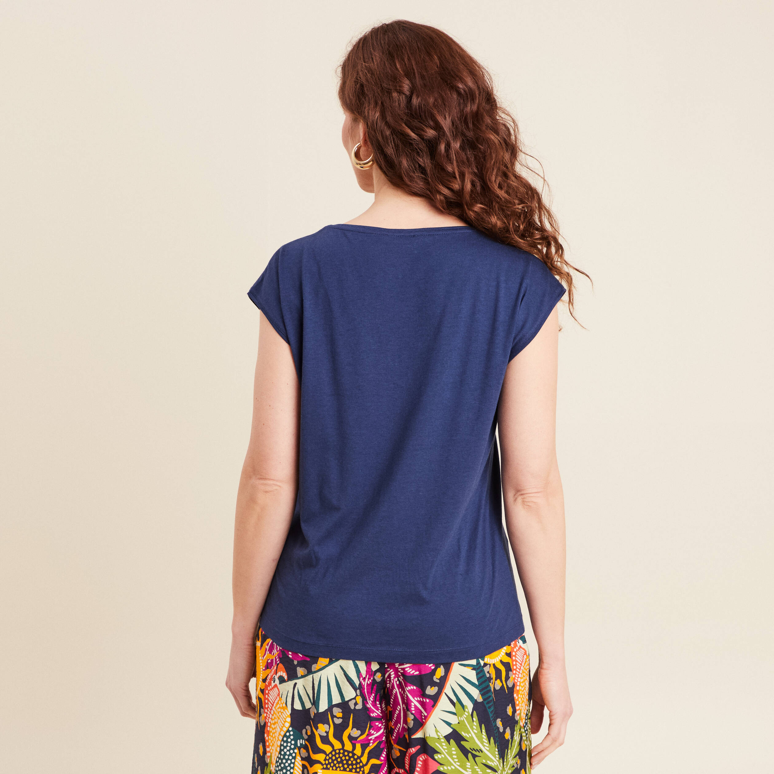 debardeur sans manches brode bleu fonce femme Débardeur sans manches brodé bleu foncé femme