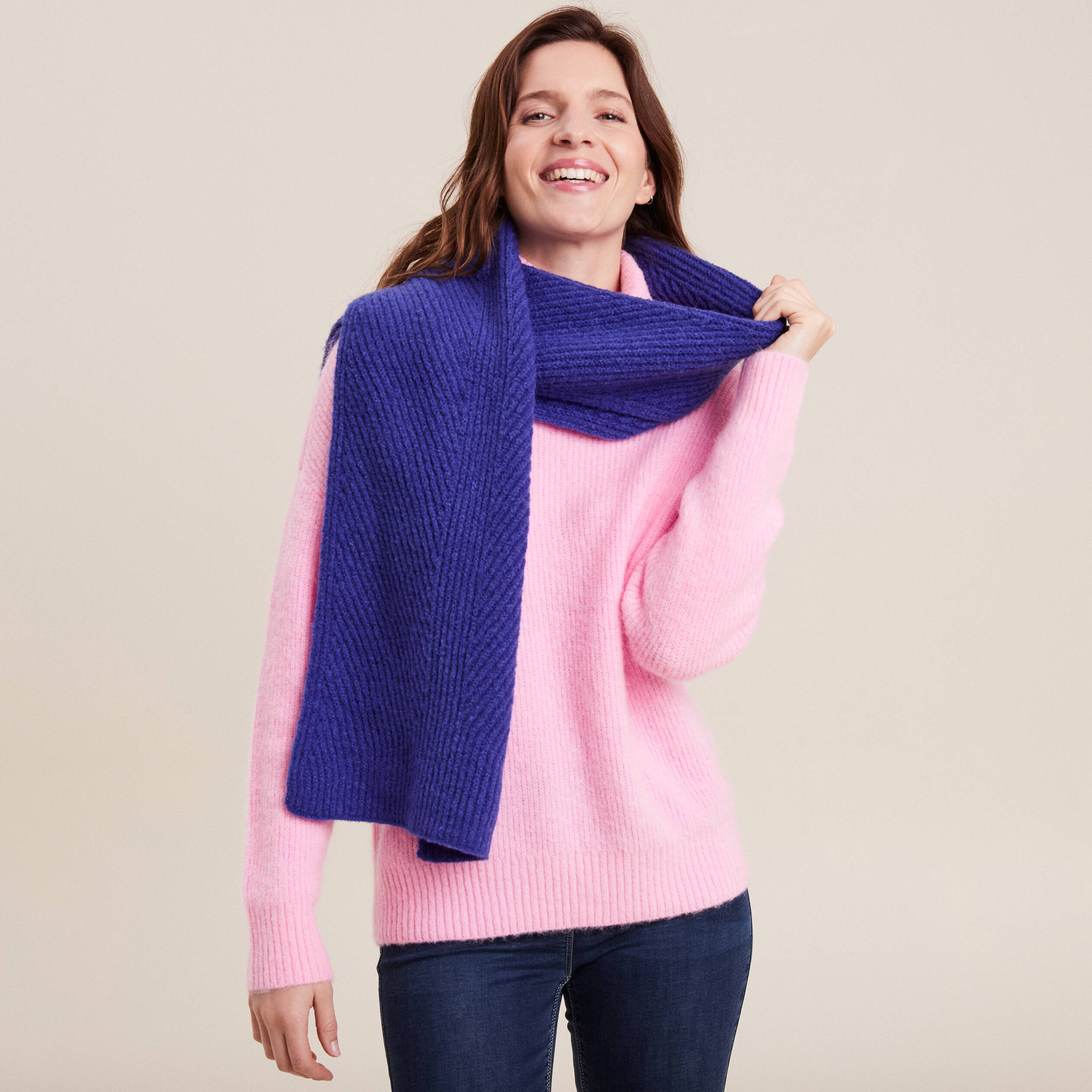 Écharpe tricotée bleu violet femme