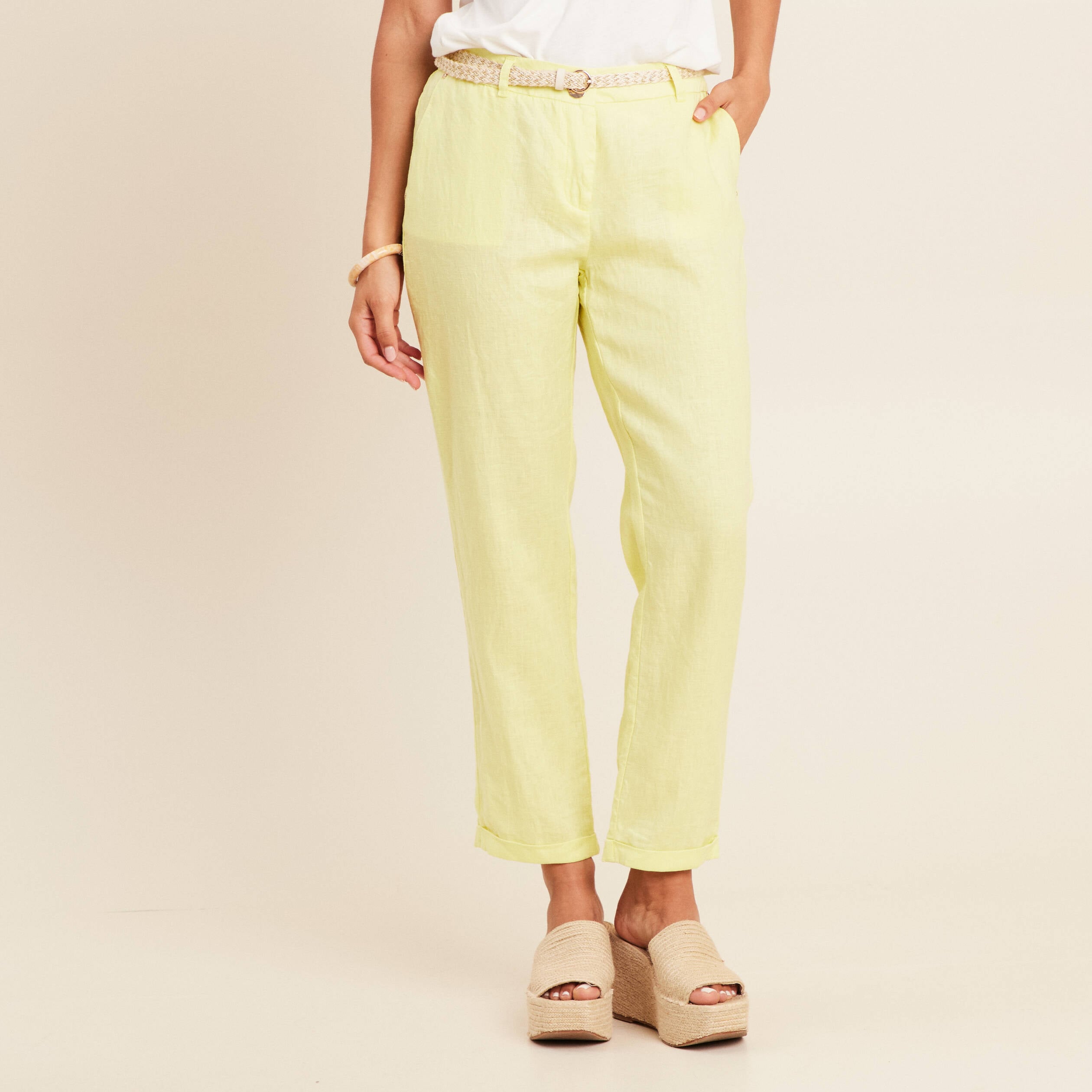 Pantalon coupe chino en lin ceintur&eacute; jaune clair femme