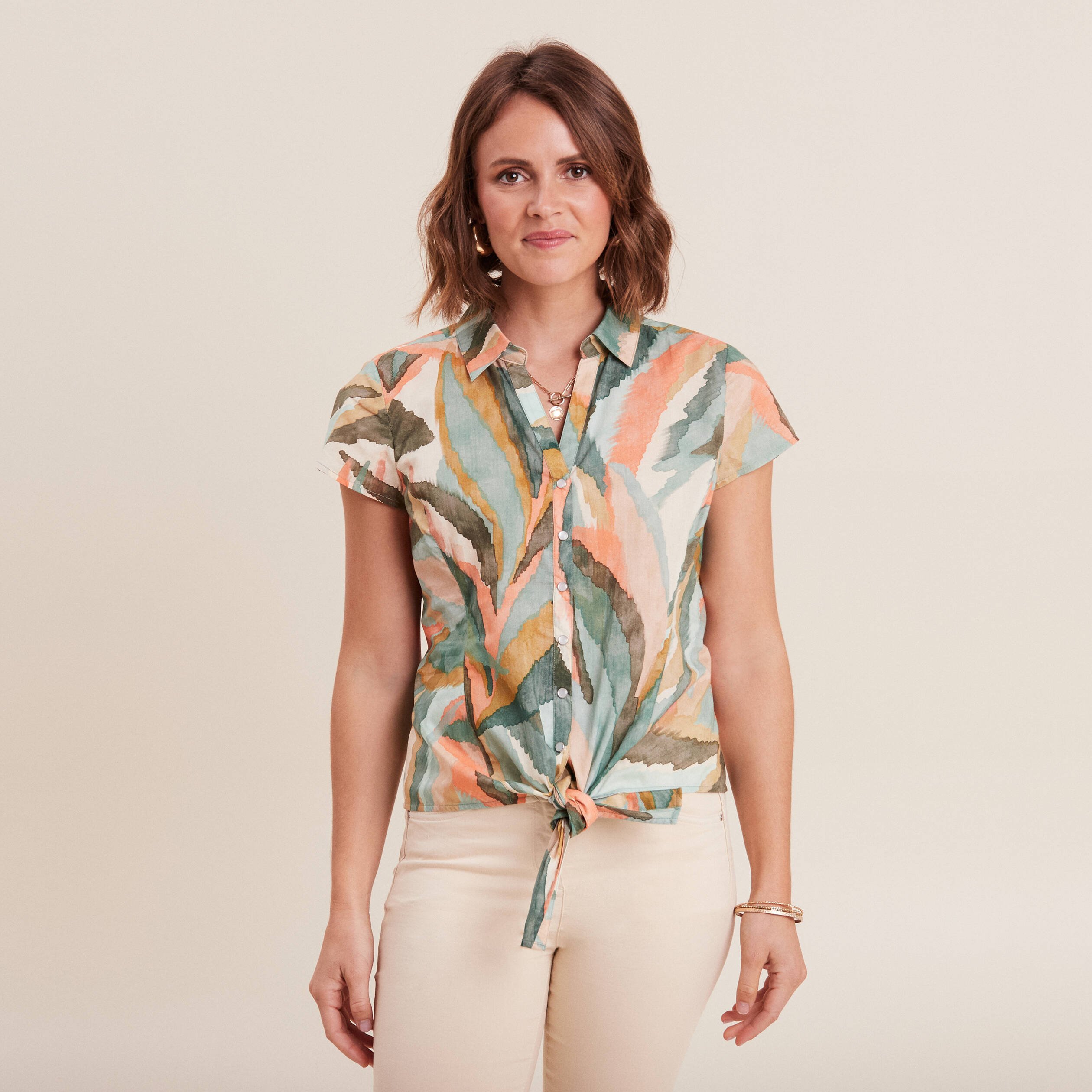 chemise manches courtes nouee multicolore femme Chemise manches courtes nouée multicolore femme