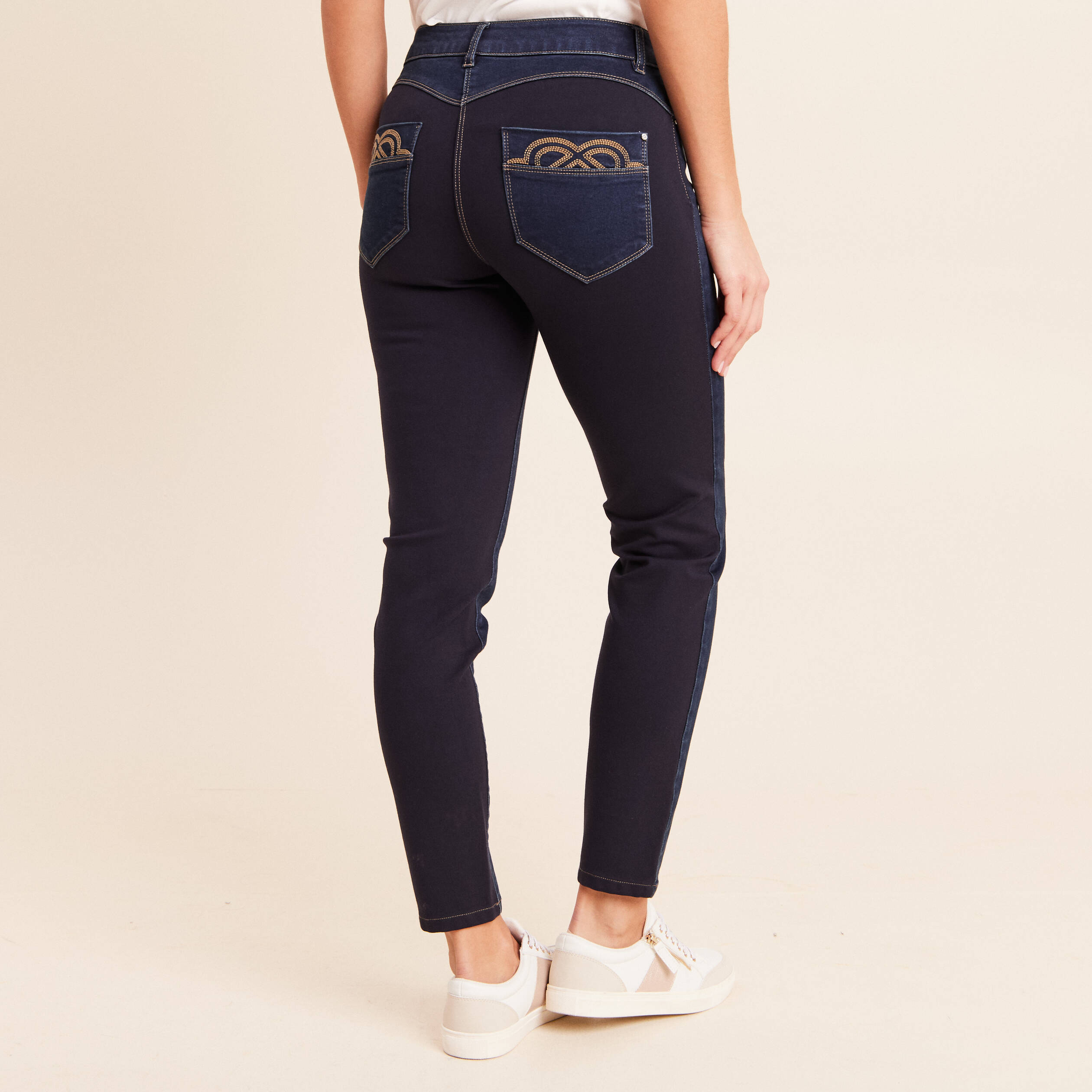 Jean coupe ajust&eacute;e effet bi-mati&egrave;re denim brut femme