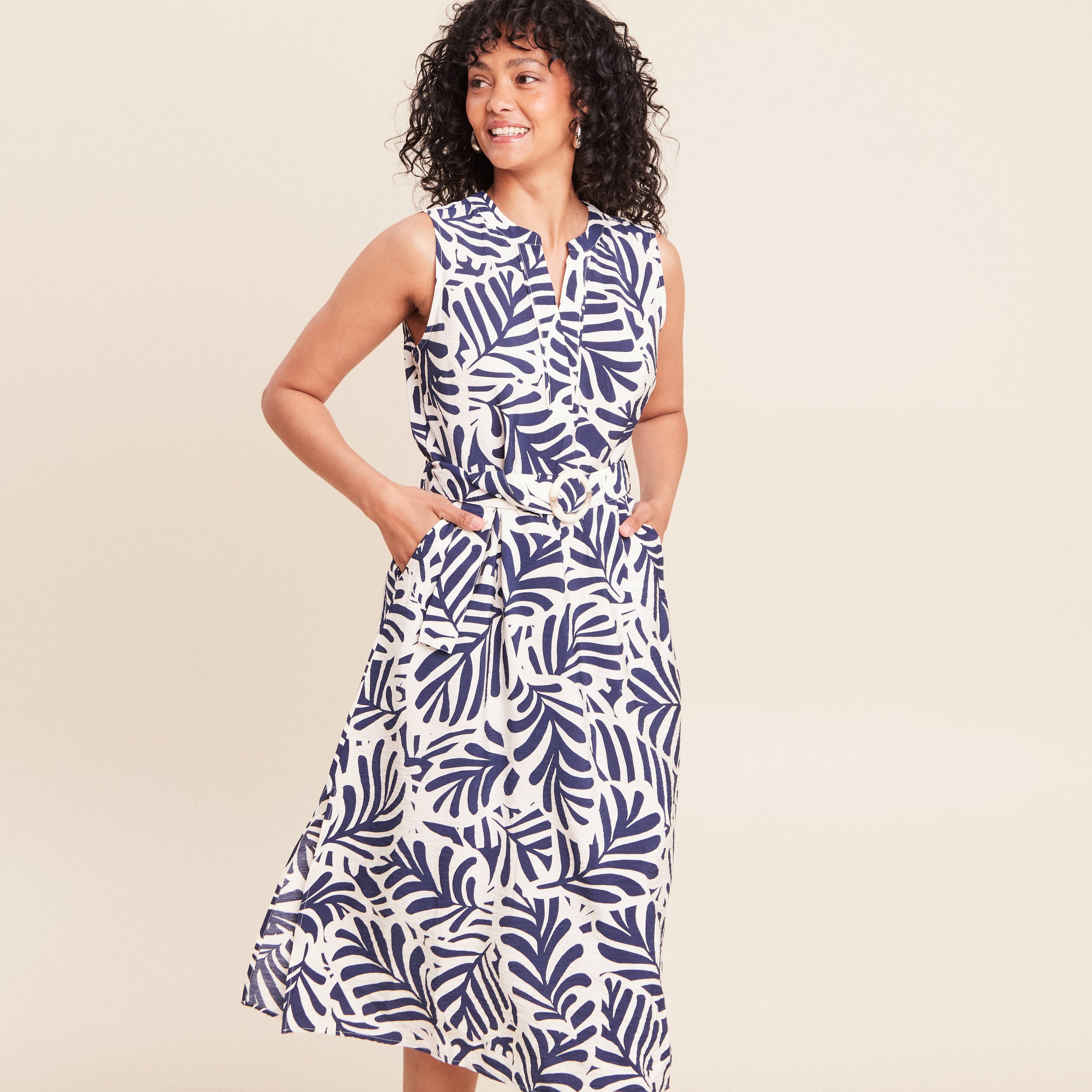 Robe &eacute;vas&eacute;e sans manches blanc femme