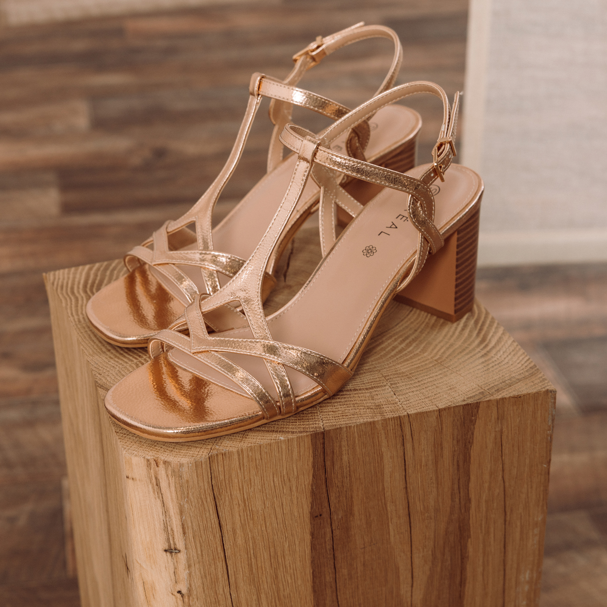 Sandales &agrave; talon rose clair femme