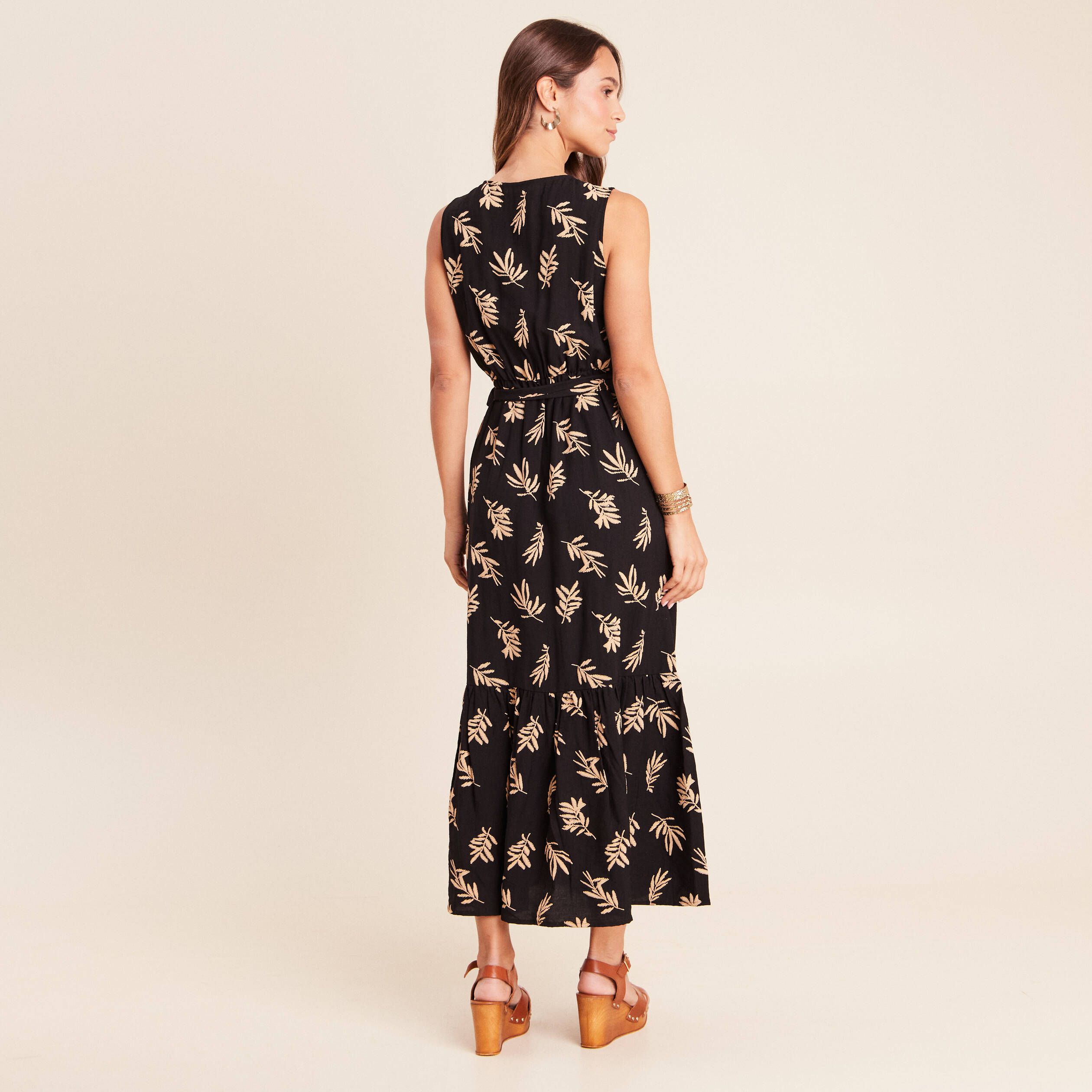 Robe longue &eacute;vas&eacute;e col v sans manches noir femme