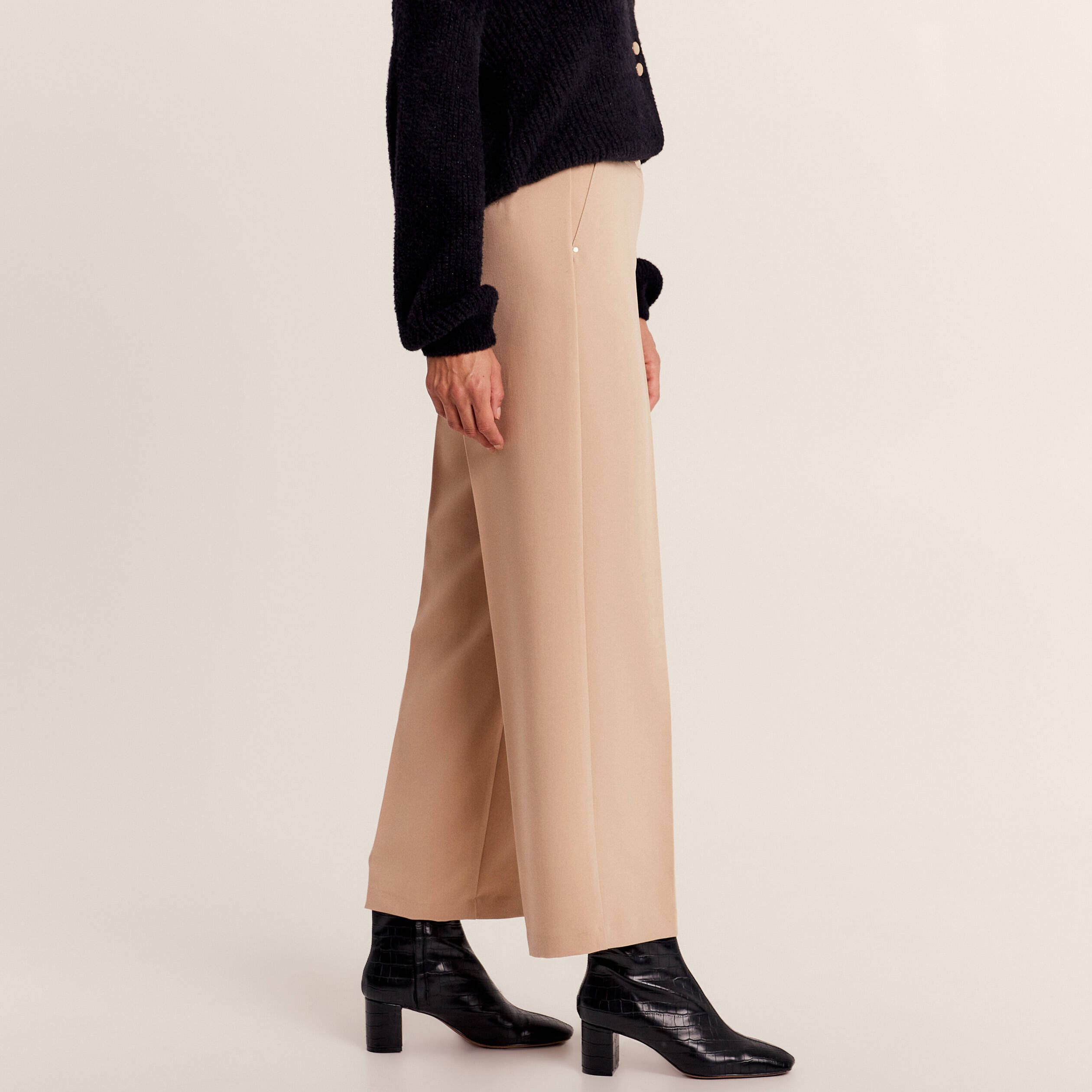pantalon large fluide a pinces sable femme Pantalon large fluide à pinces sable femme