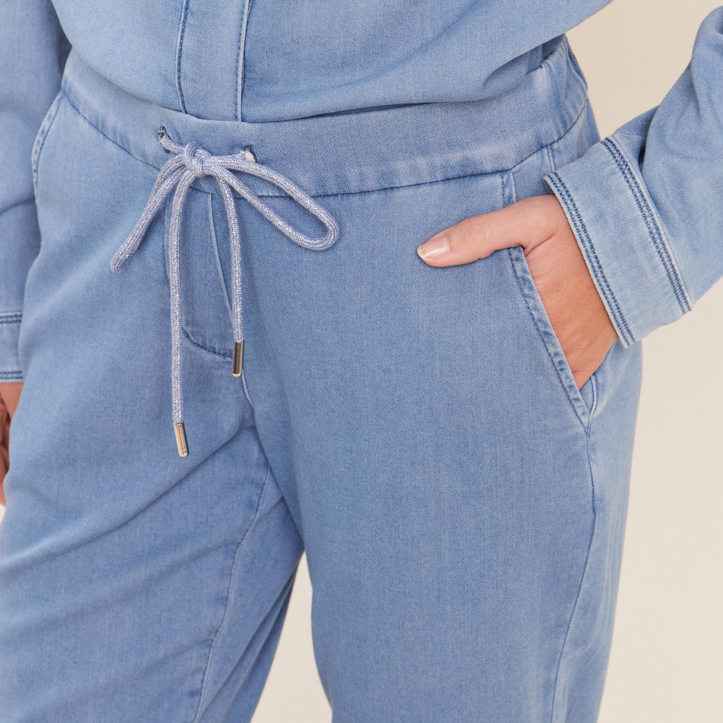 Jogging large 7/8&egrave;me en maille denim bleach femme