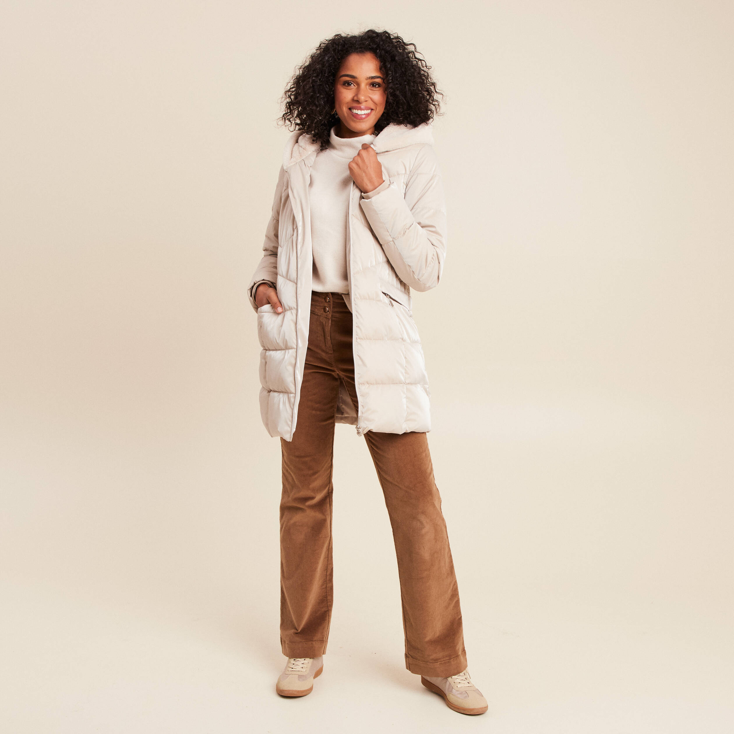 Doudoune mi-longue &agrave; capuche beige femme