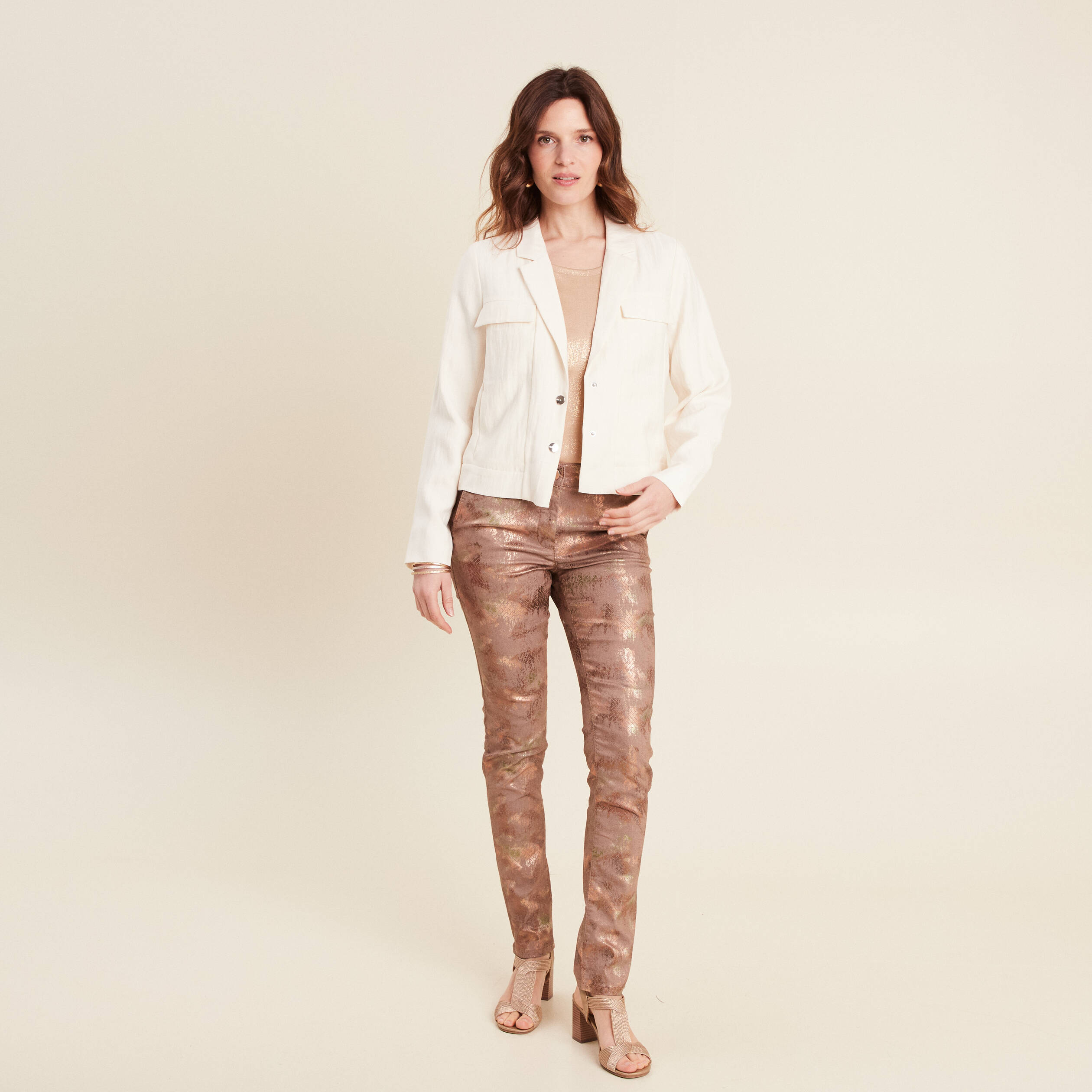 Pantalon ajust&eacute; marron femme