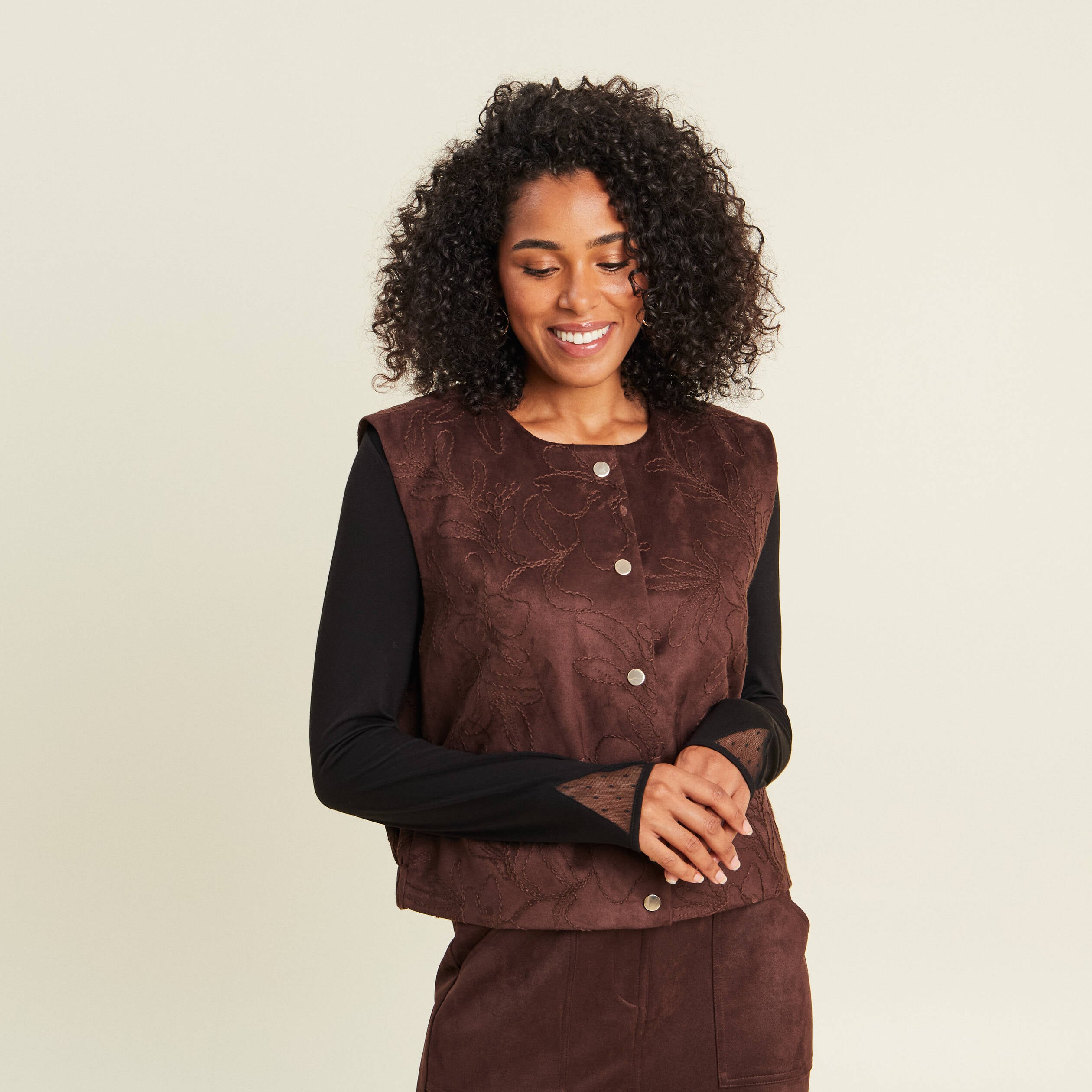 Veste sans manches doubl&eacute;e marron fonc&eacute; femme