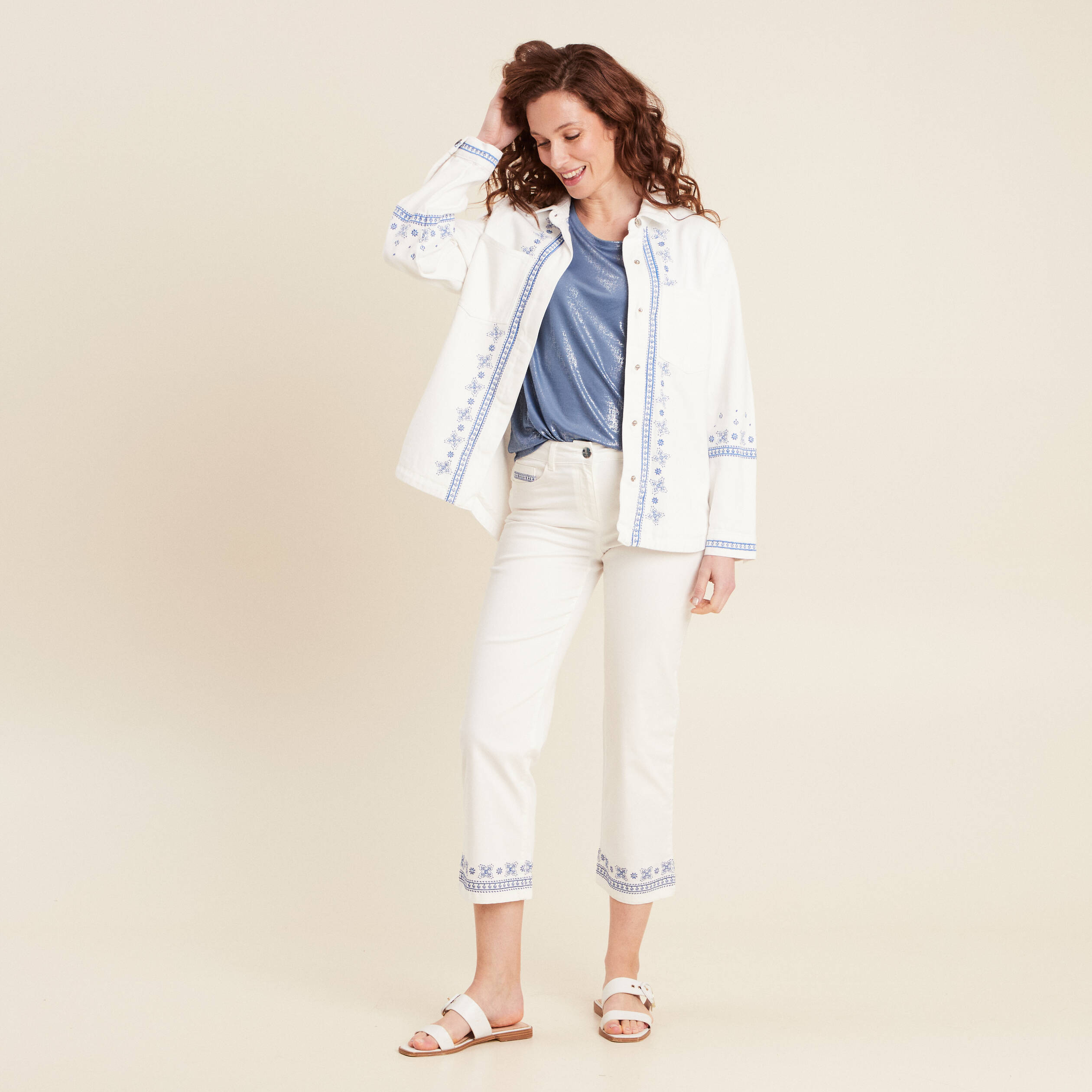 Jean droit brod&eacute; blanc femme