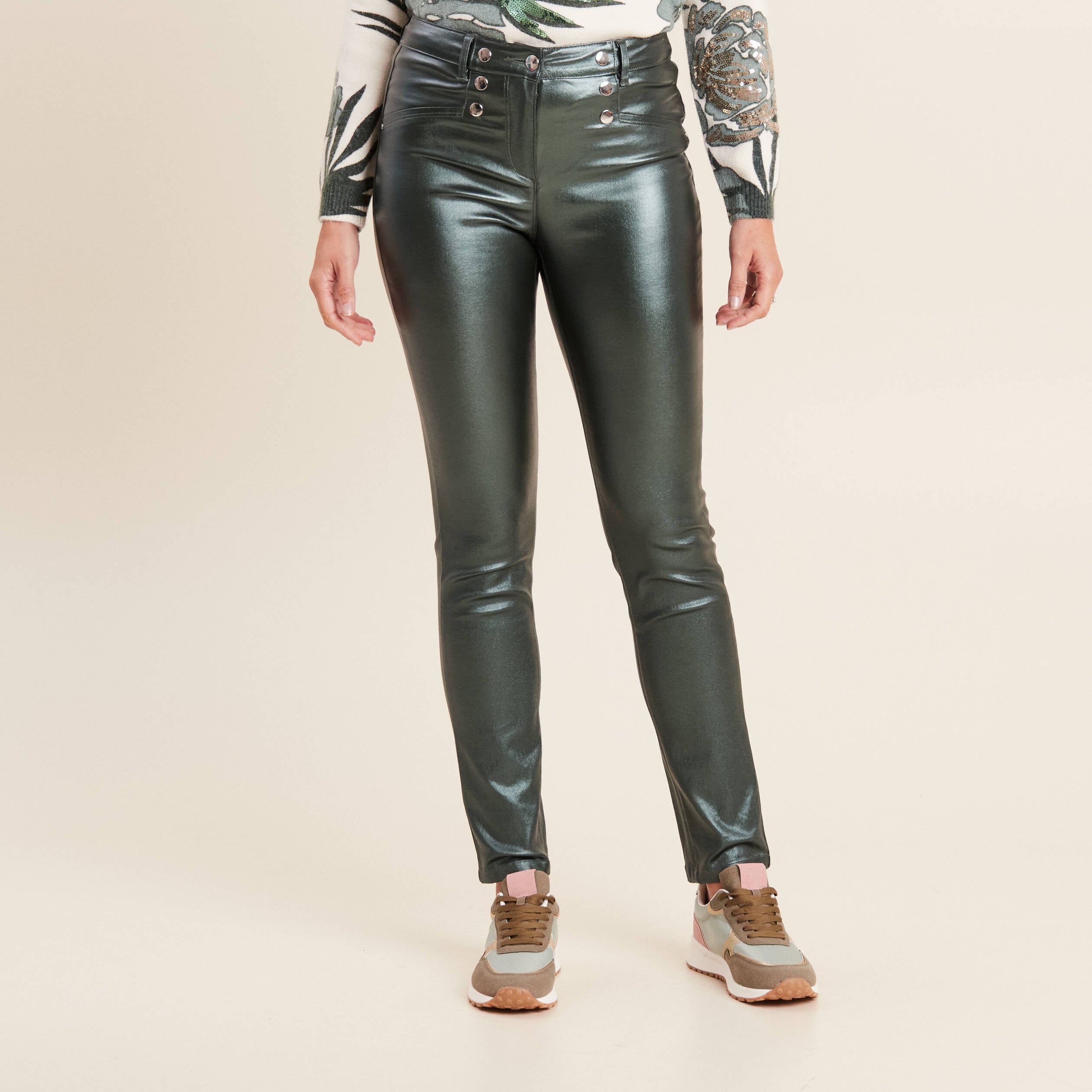 Pantalon ajust&eacute; enduit &agrave; pont vert fonc&eacute; femme