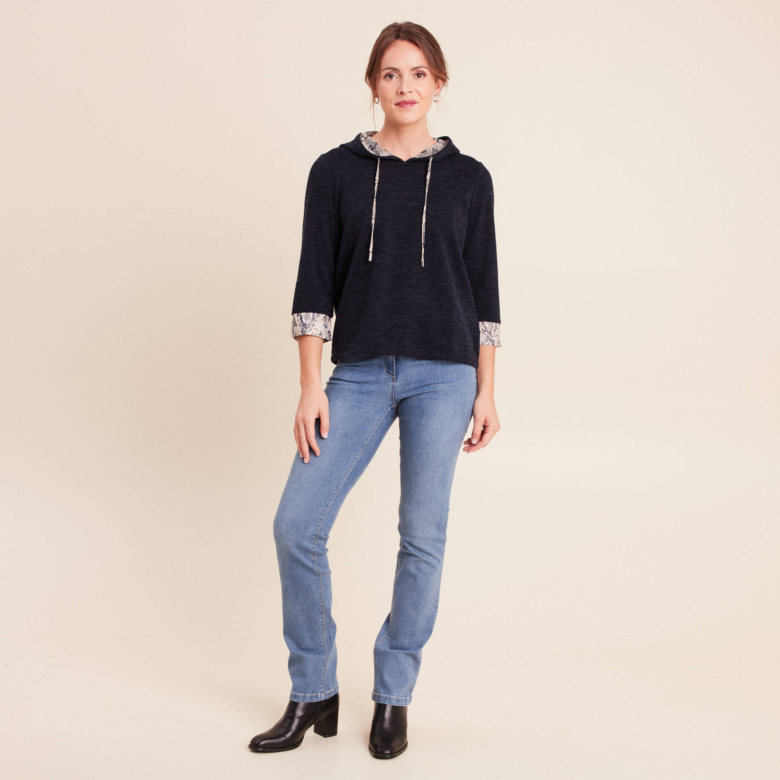 Sweat &agrave; capuche manches 3/4 bleu marine femme