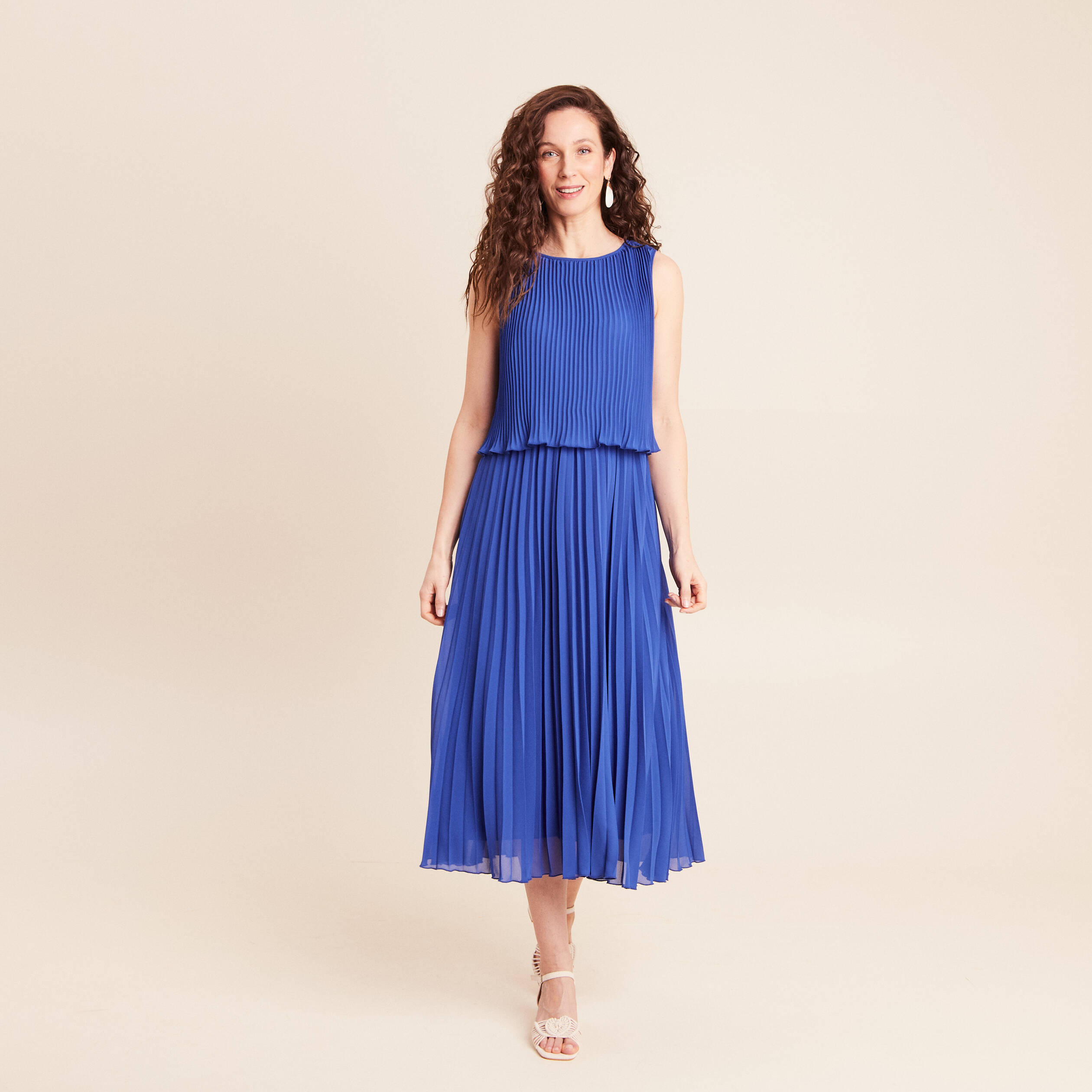 Robe longue &eacute;vas&eacute;e pliss&eacute;e sans manches bleu fonc&eacute; femme