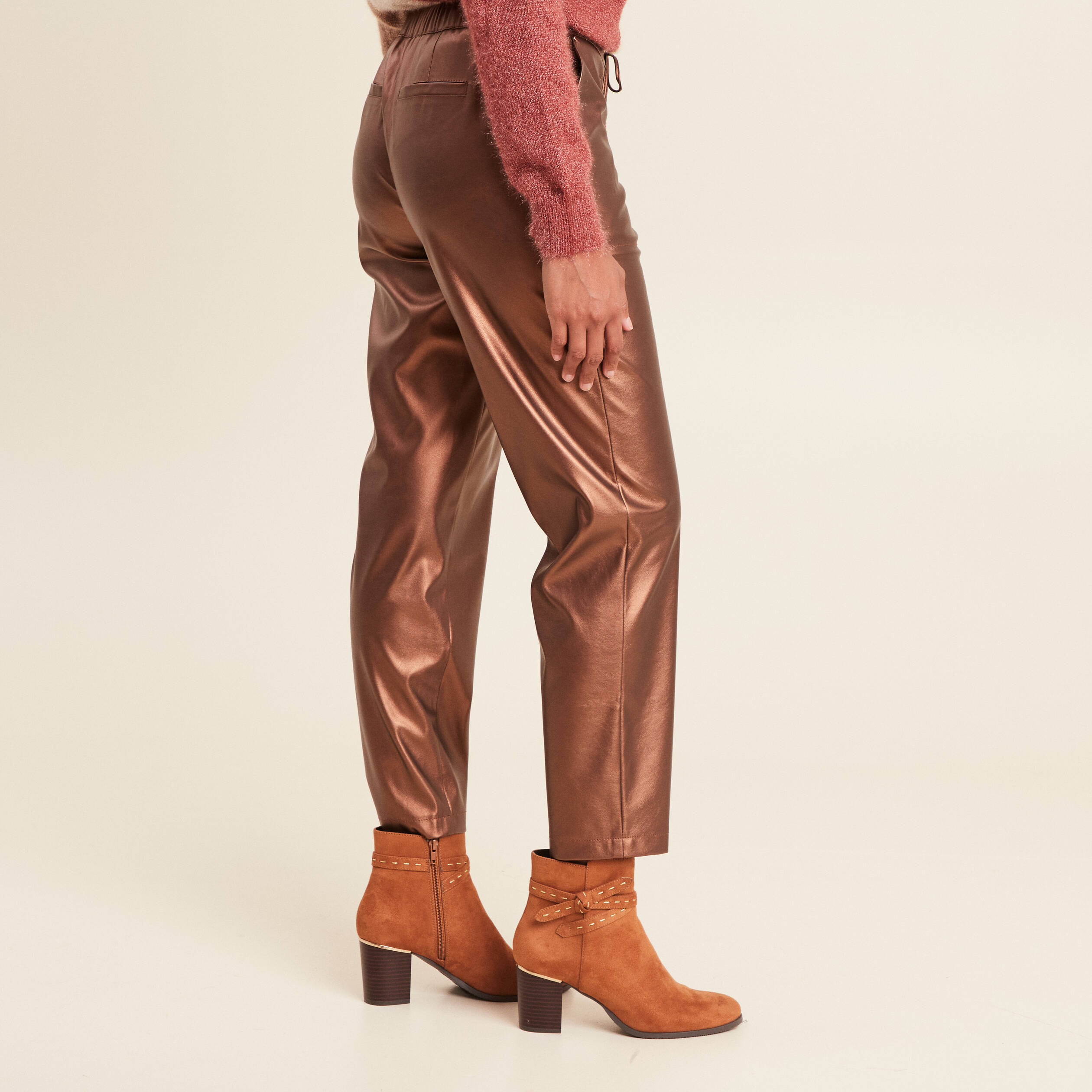 Pantalon ample simili cuir couleur cuivre femme
