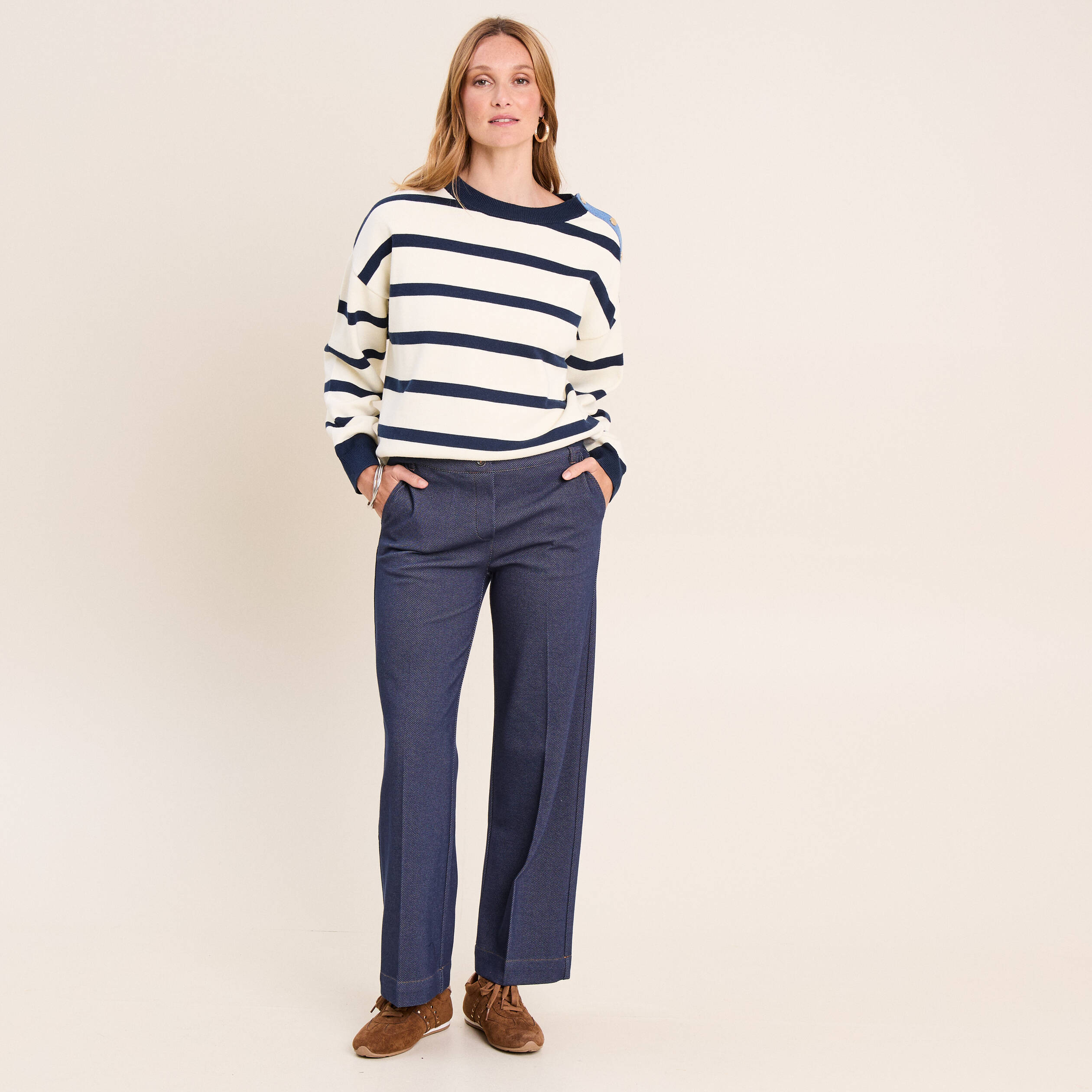 Pull avec d&eacute;tails de boutons bleu femme