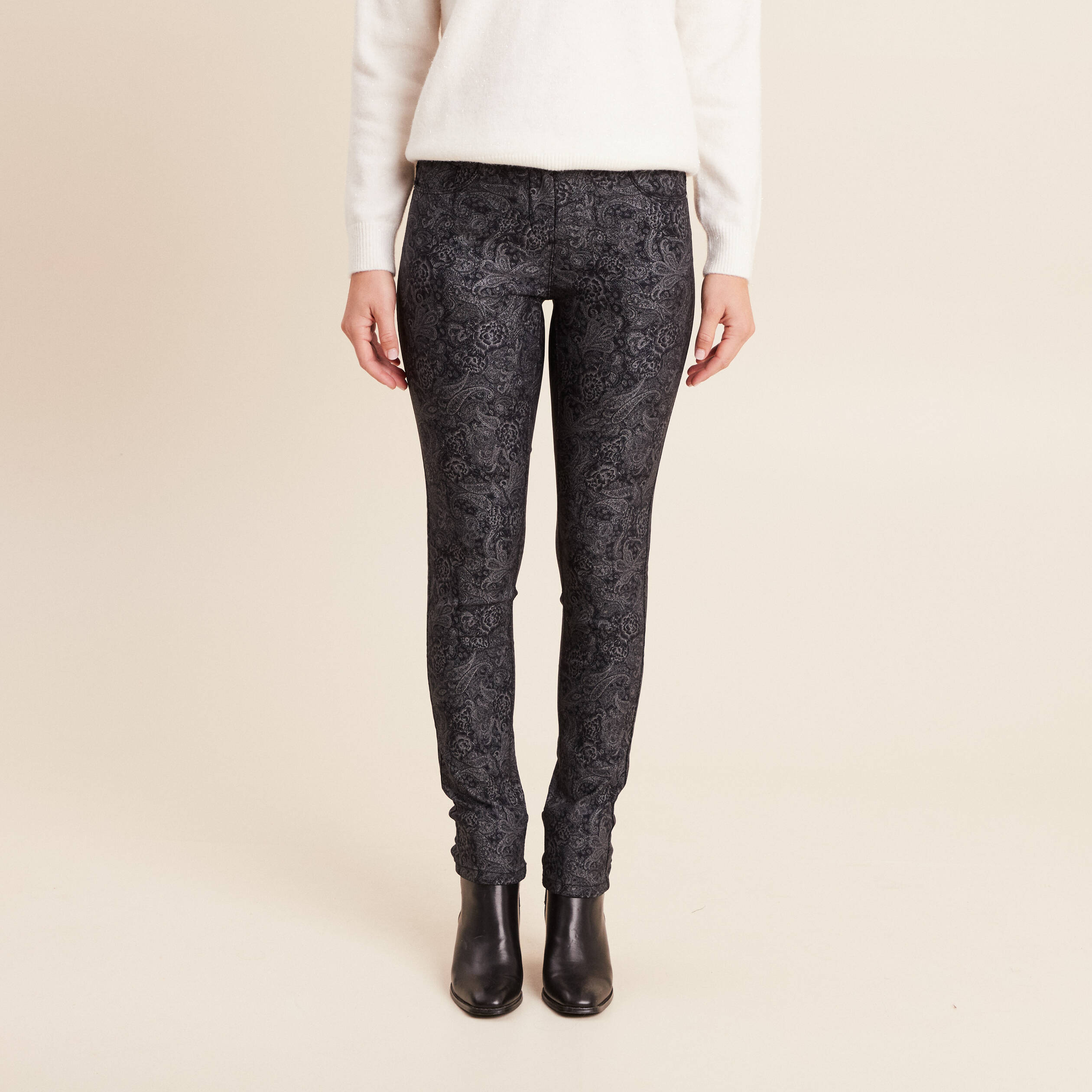 Pantalon coupe ajust&eacute;e enduit gris acier femme