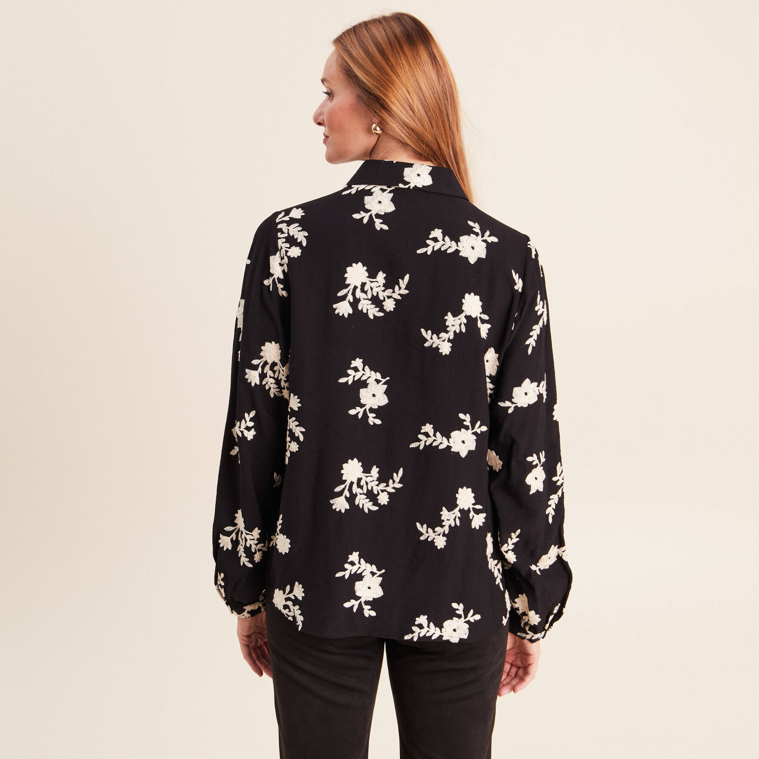 Chemise fluide brod&eacute;e manches longues noir femme