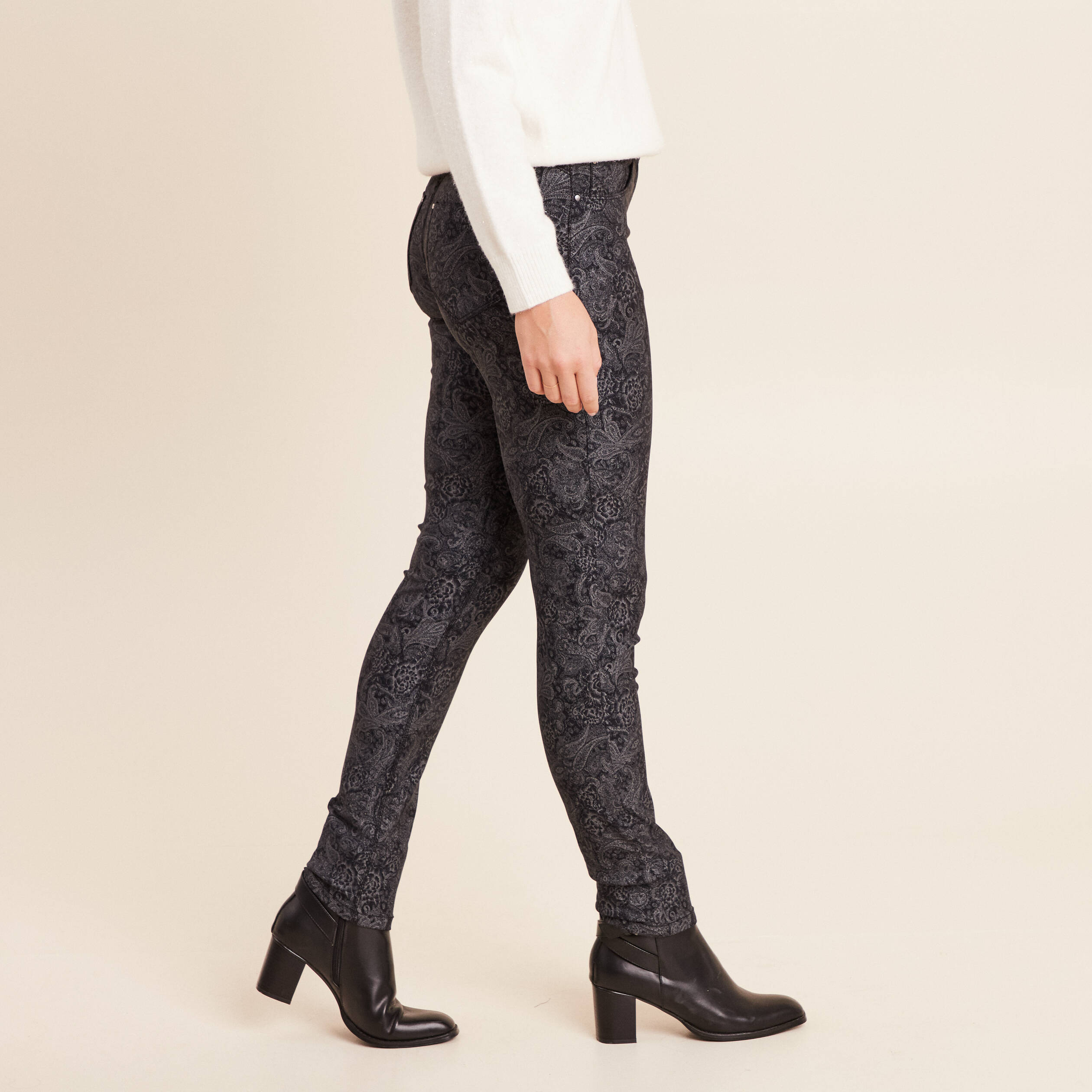 Pantalon coupe ajust&eacute;e enduit gris acier femme