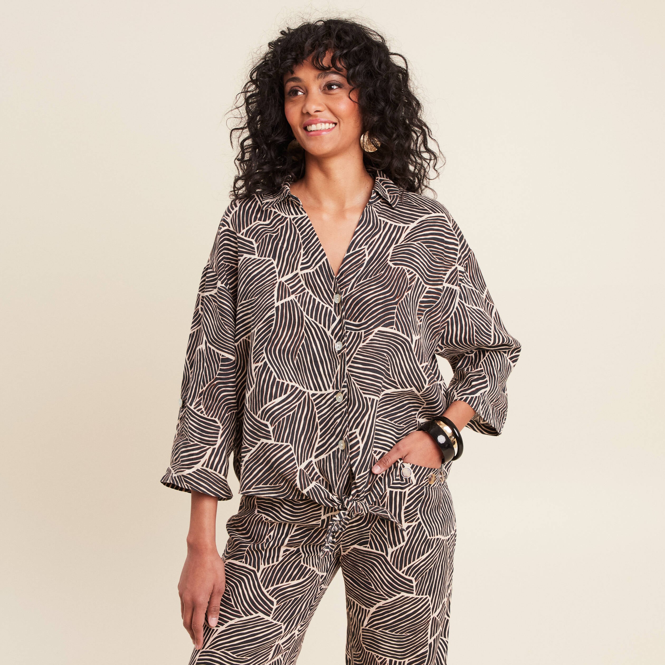Chemise manches 3/4 nou&eacute;e noir femme