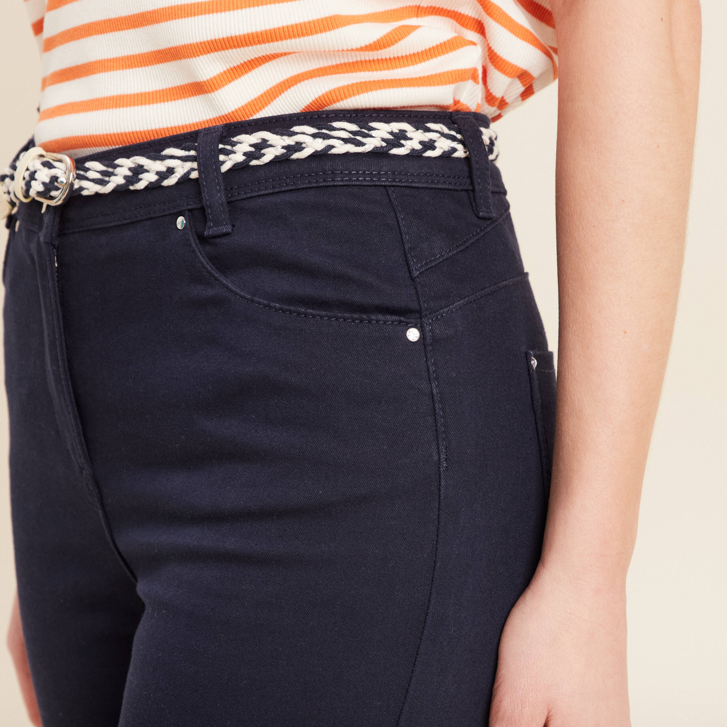 bermuda ajuste ceinture bleu marine femme Bermuda ajusté ceinturé bleu marine femme