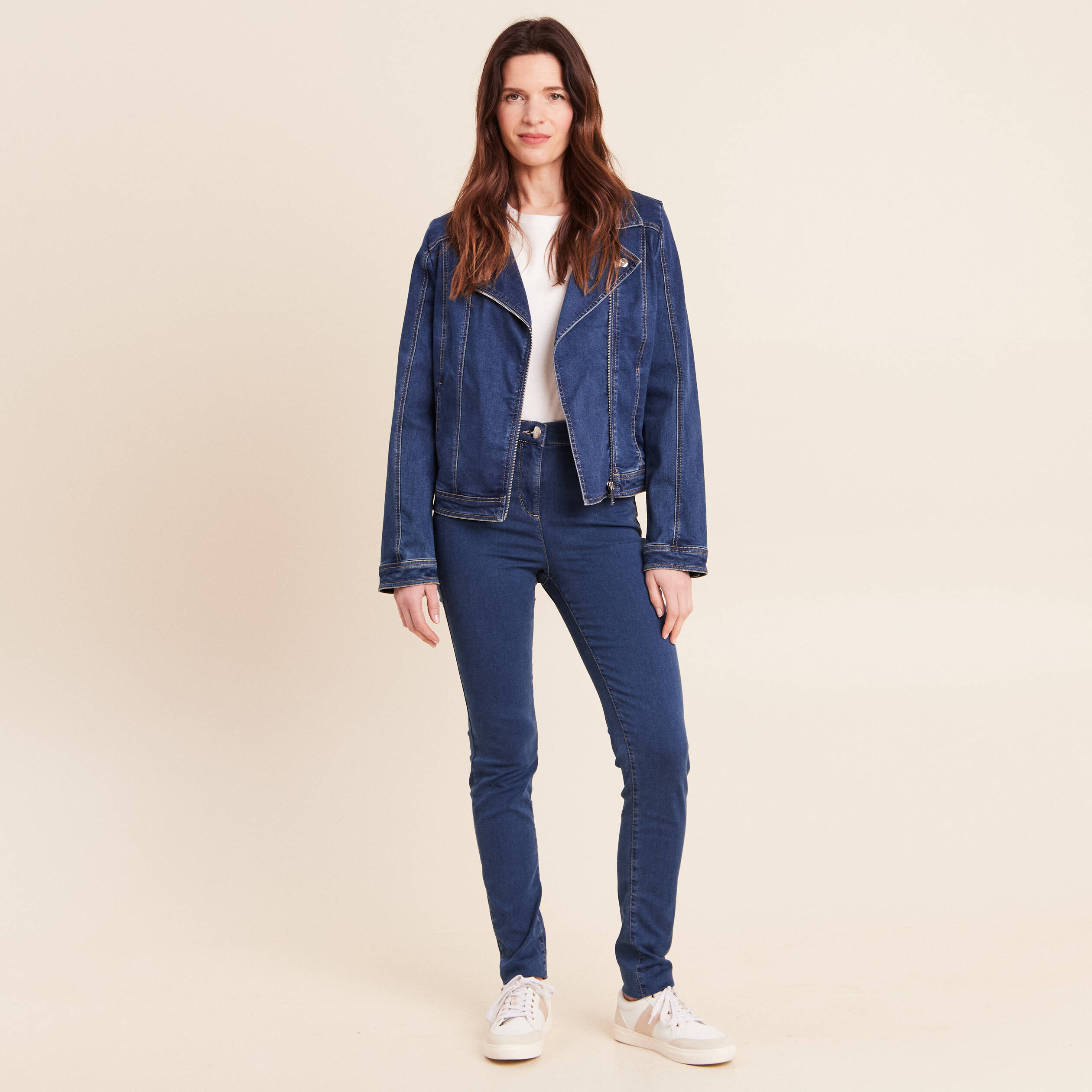 Veste ajust&eacute;e en jean col biker denim stone femme