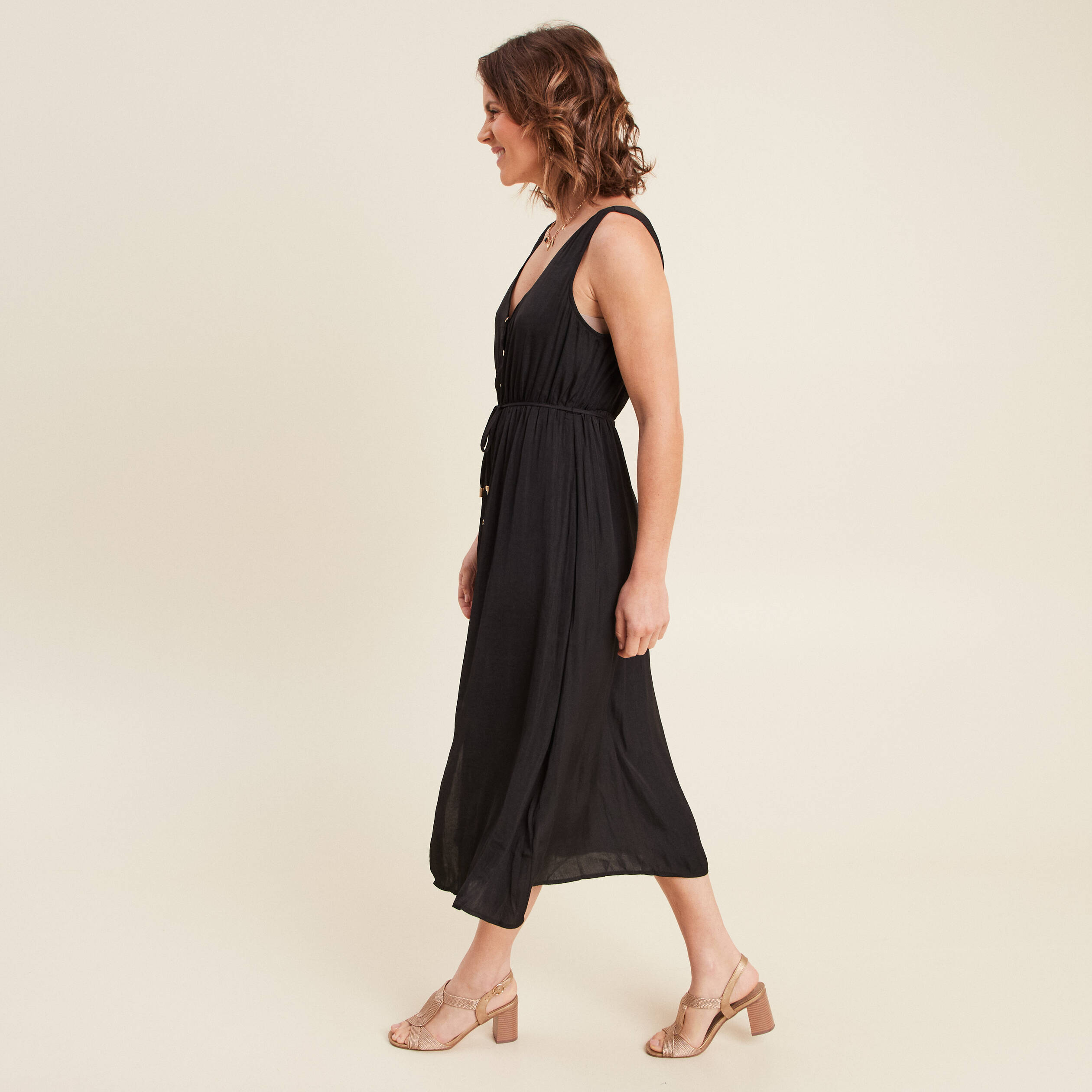 robe midi evasee satin noir femme Robe midi évasée satin noir femme