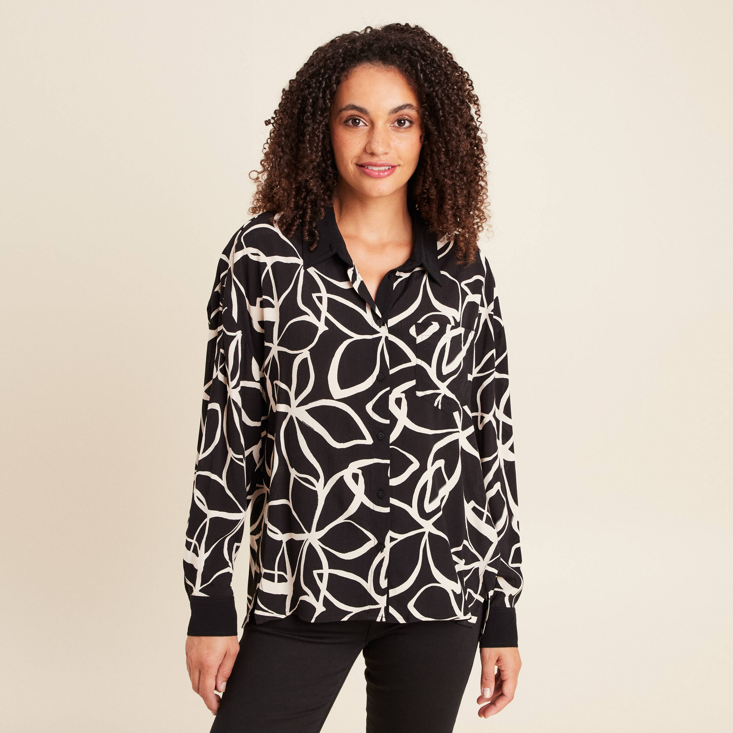Chemise ample mi-longue manches longues noir femme