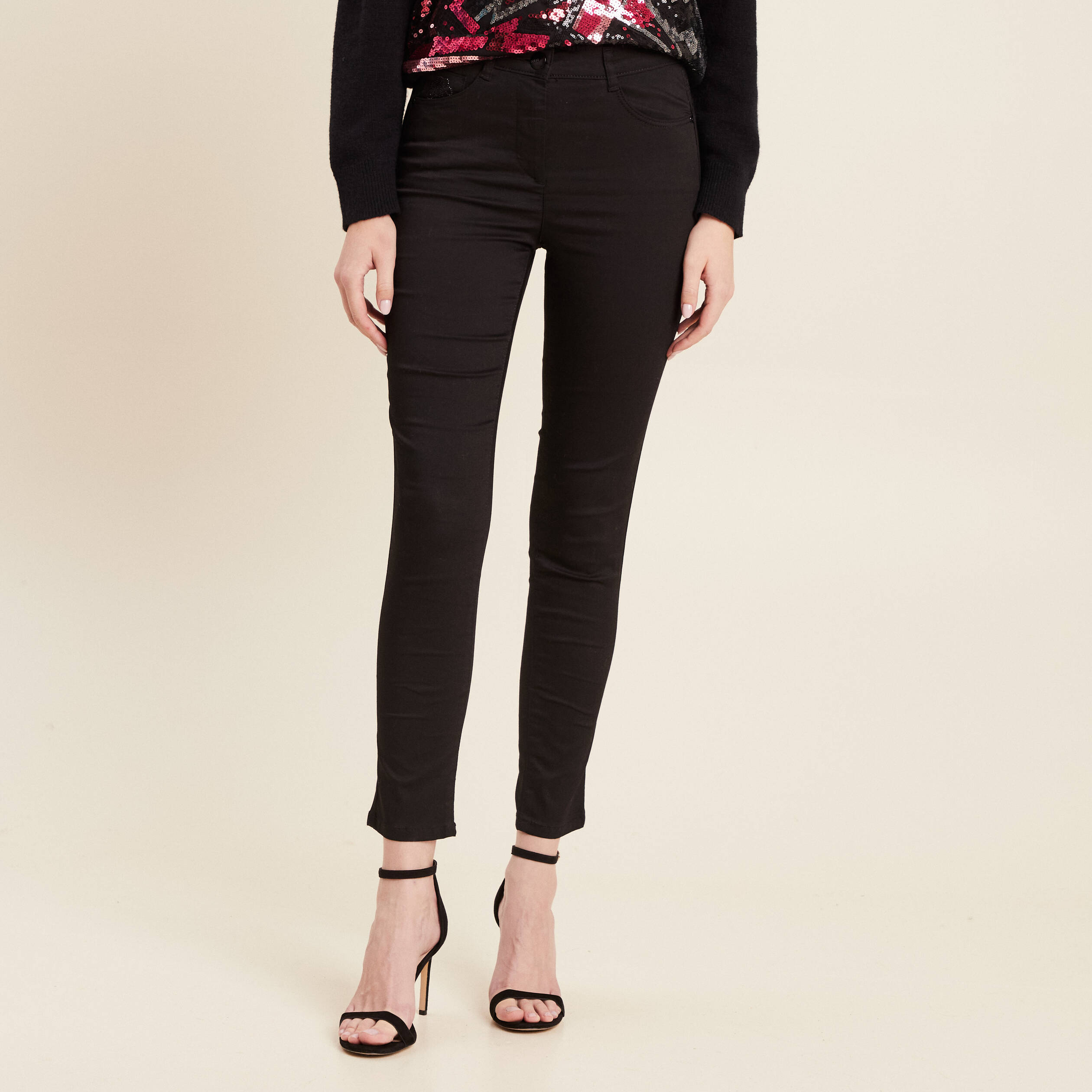 Pantalon ajusté détails strass noir femme