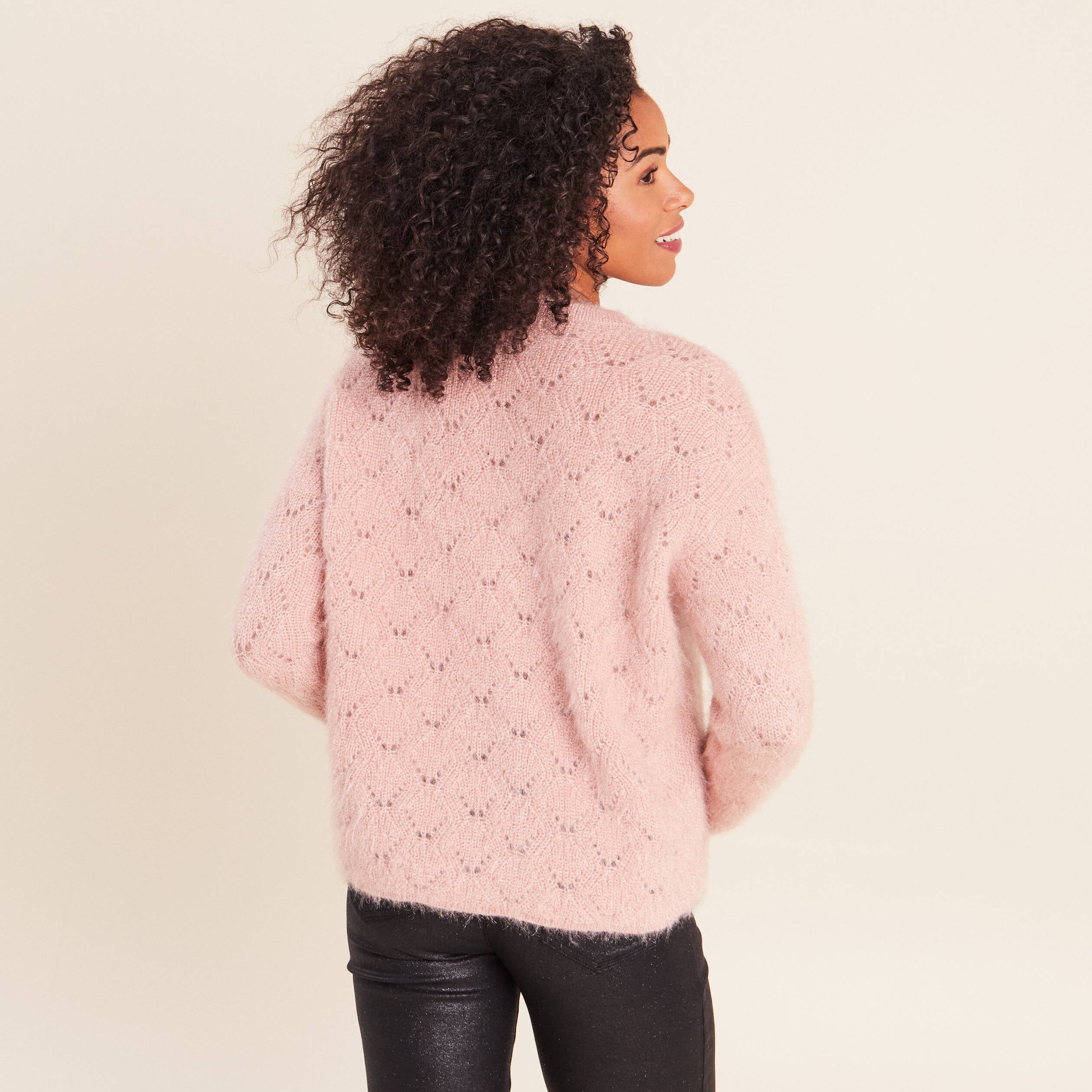 Pull ajour&eacute; col rond vieux rose femme