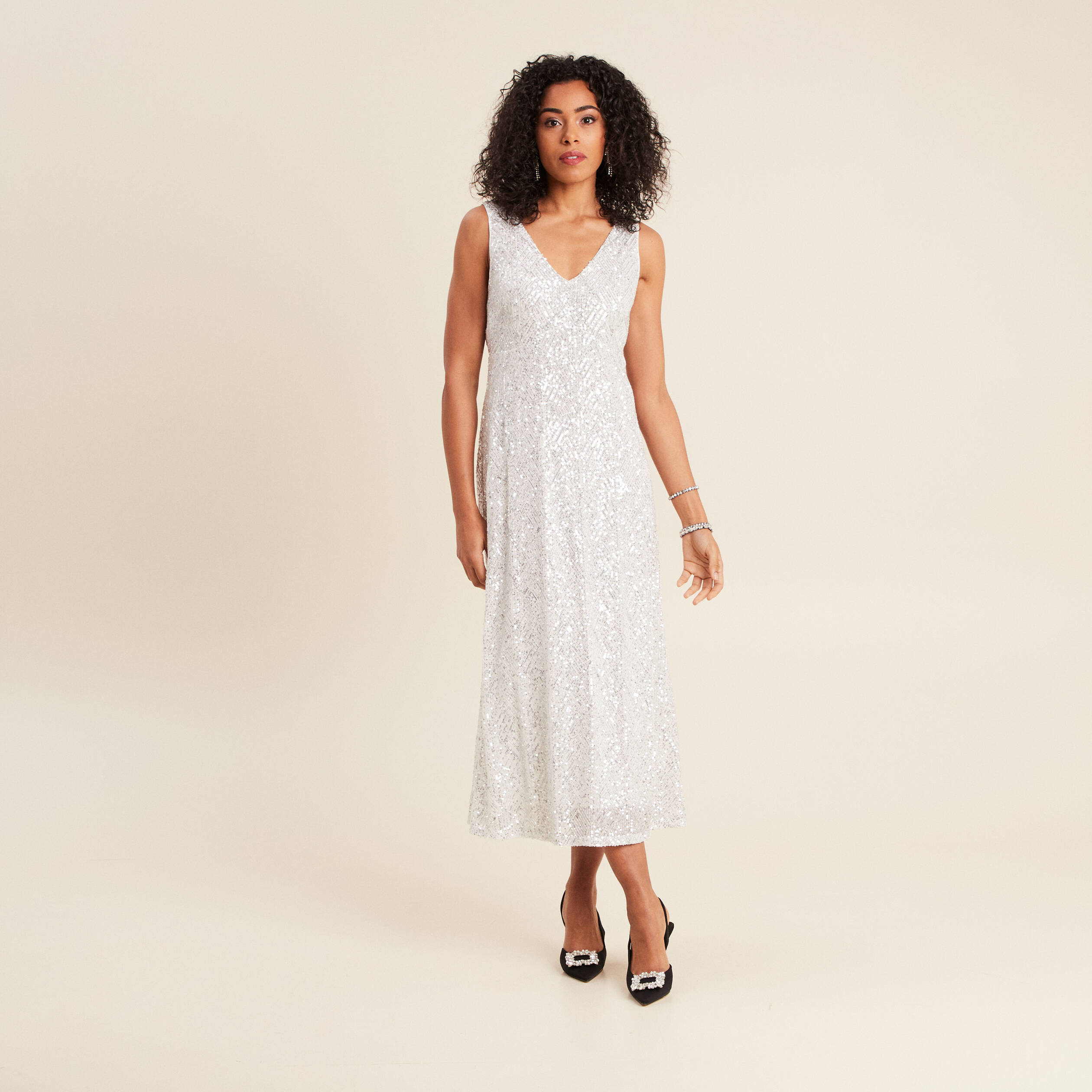 robe longue ajustee sequins couleur argent femme Robe longue ajustée sequins couleur argent femme